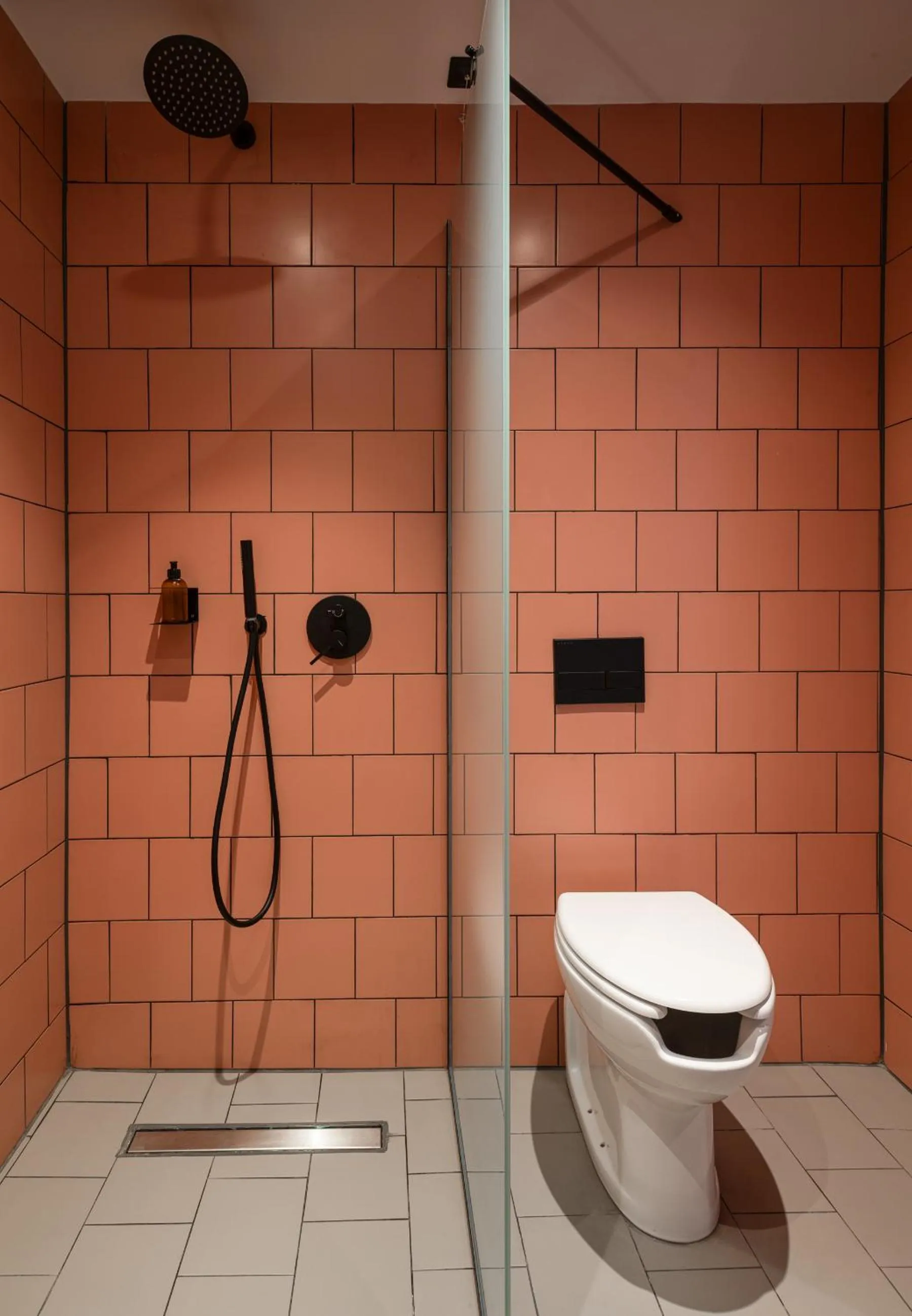 Bathroom in Zeus is Loose Hostel