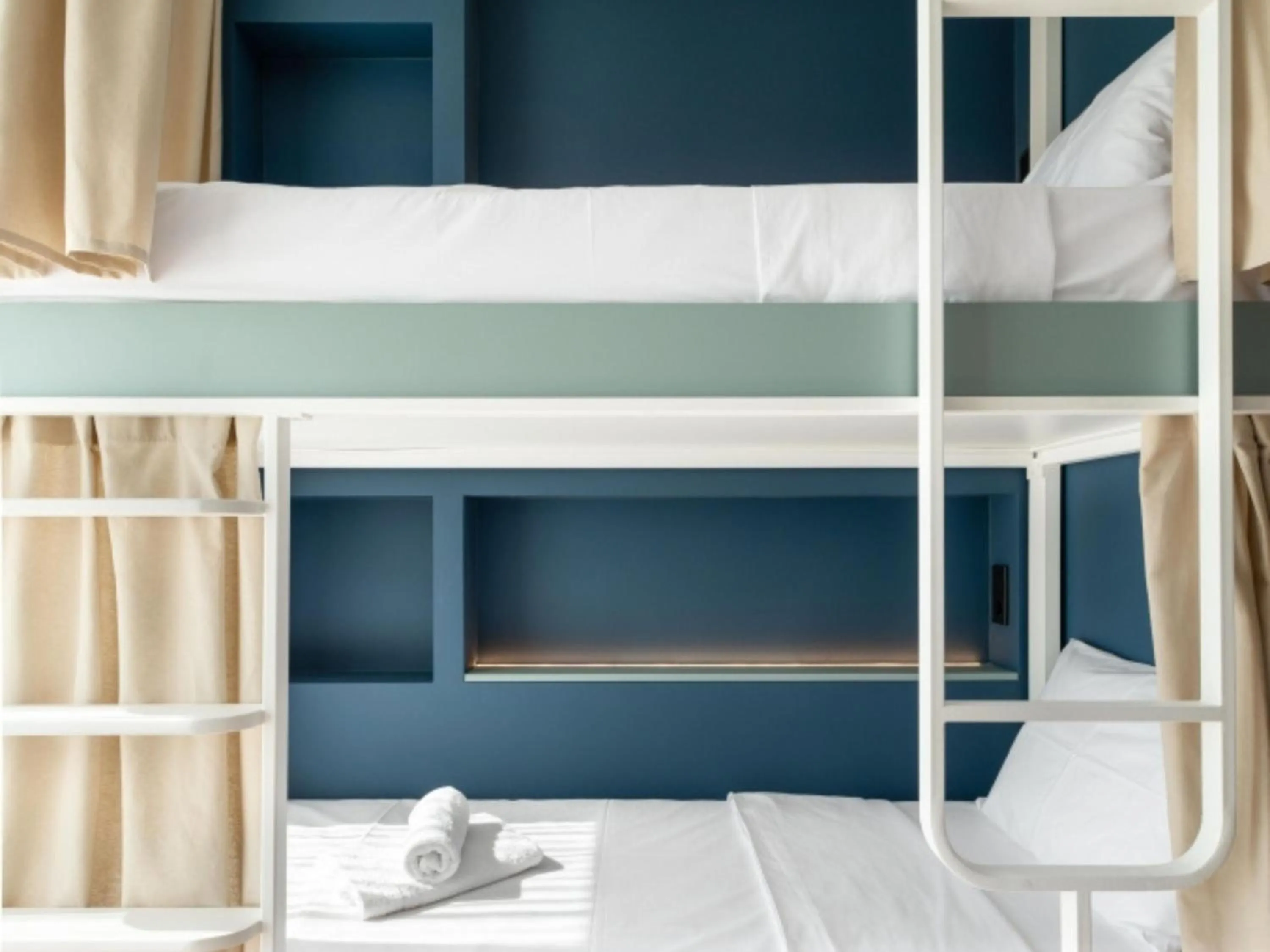 Bed in Zeus is Loose Hostel