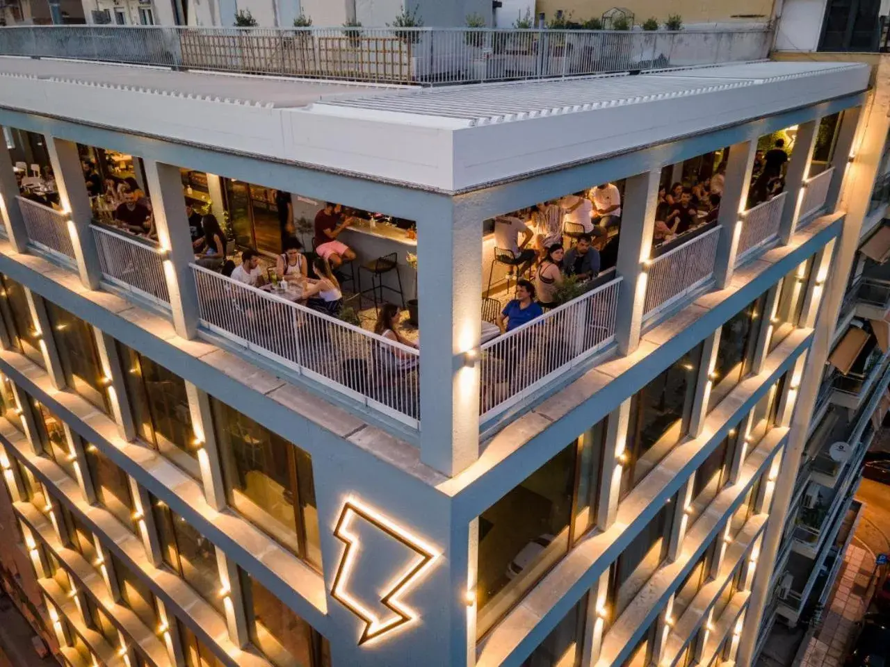 Property building in Zeus is Loose Hostel Property building in Zeus is Loose Hostel