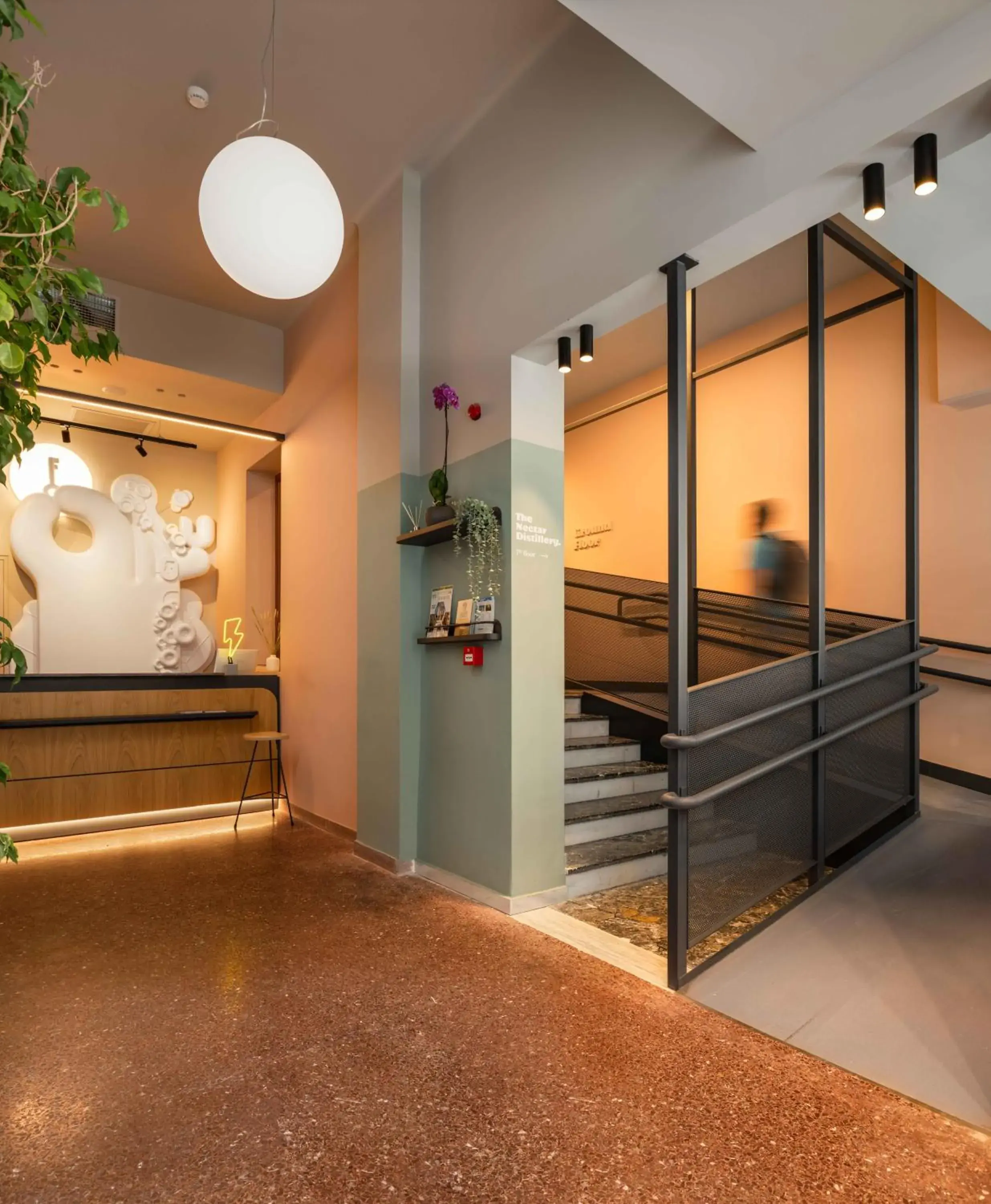 Property building in Zeus is Loose Hostel Property building in Zeus is Loose Hostel