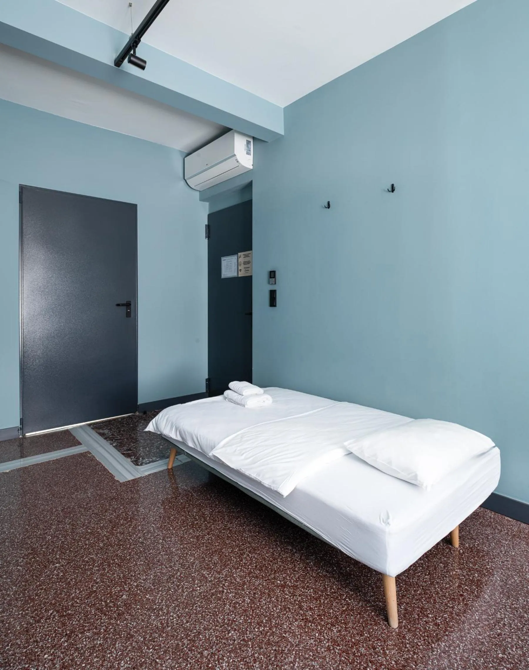 Bed in Zeus is Loose Hostel