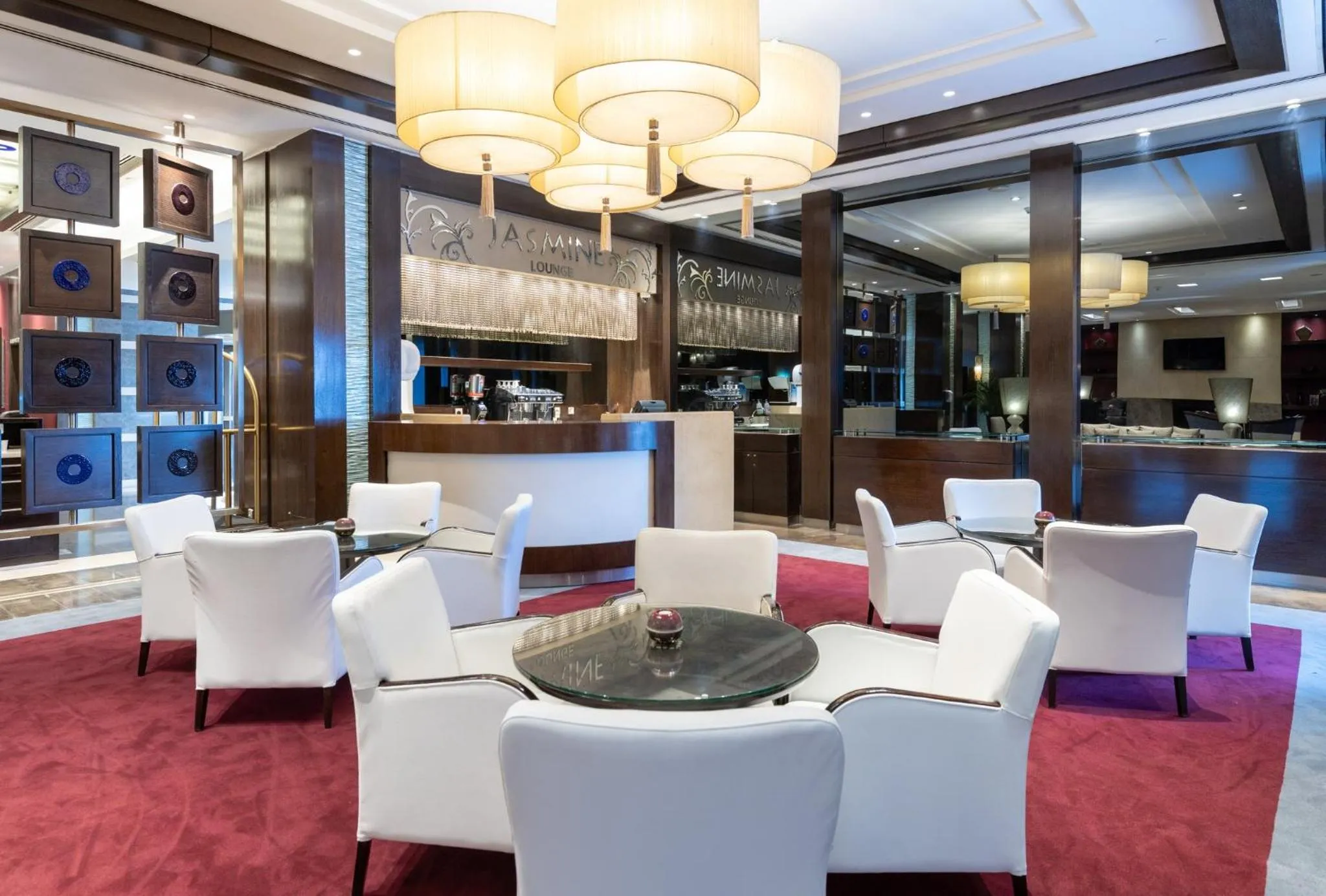 Lounge or bar in Crowne Plaza Amman by IHG