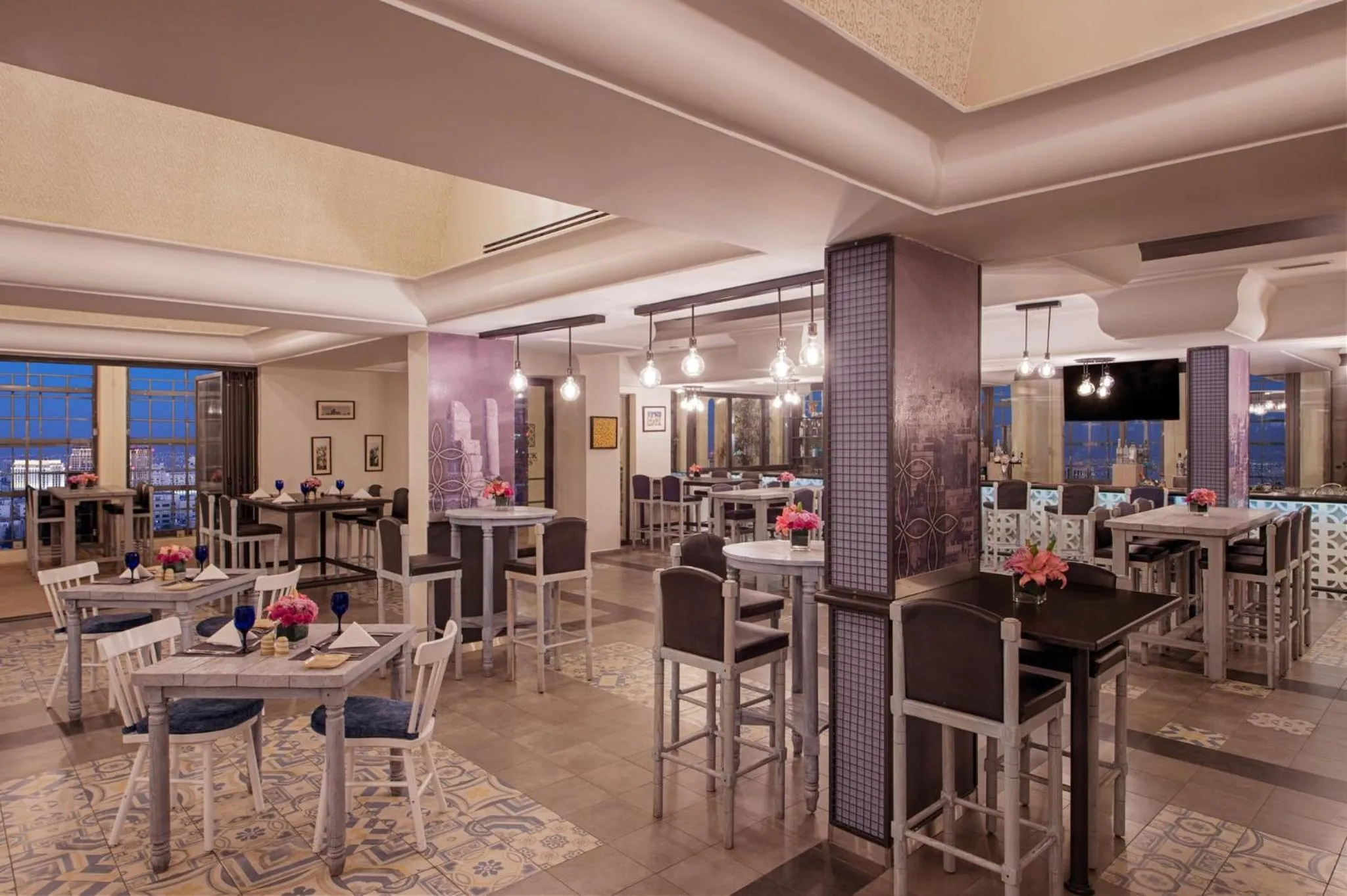 Restaurant/places to eat in Crowne Plaza Amman by IHG