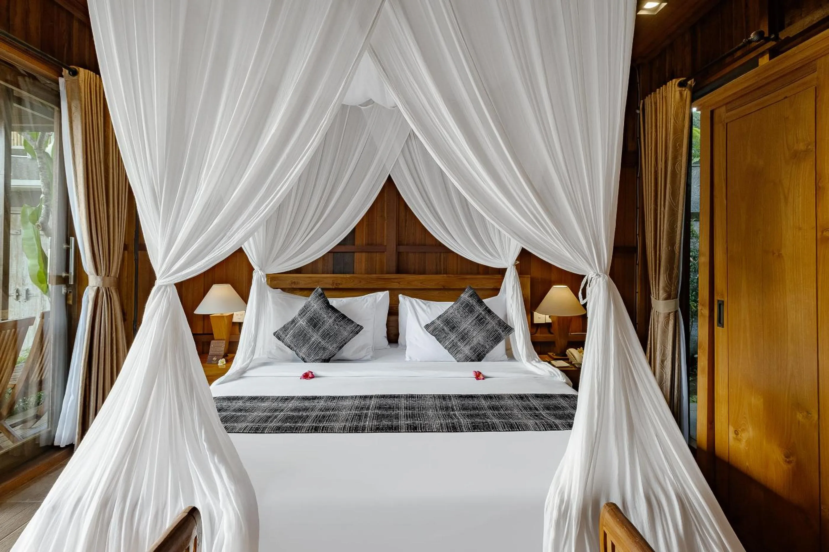 Bed in Yanyan Resort Ubud