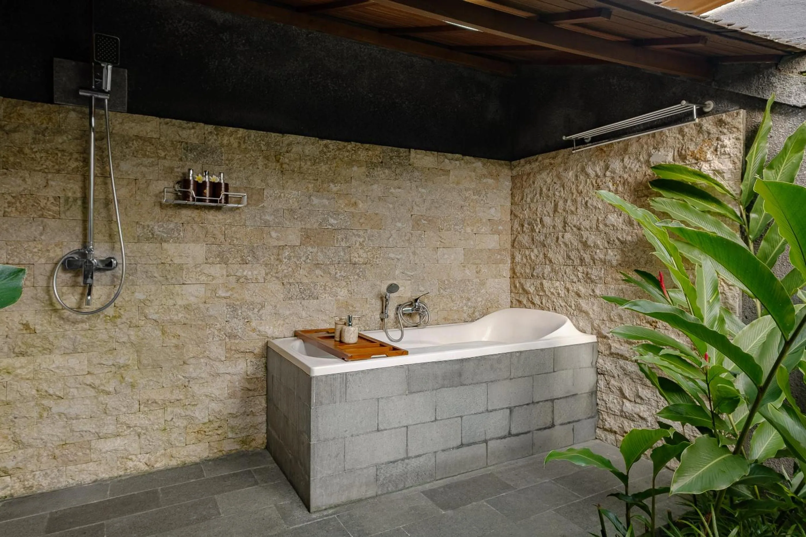 Bath in Yanyan Resort Ubud