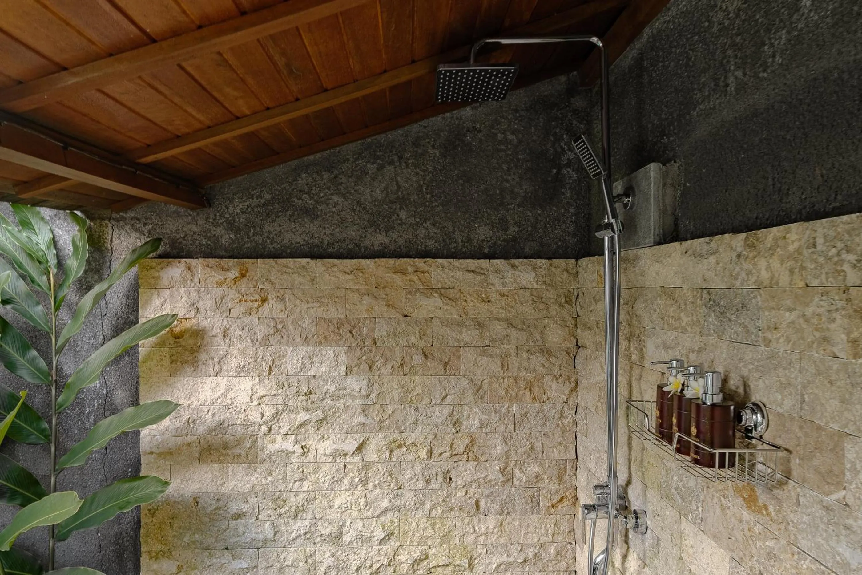 Shower in Yanyan Resort Ubud