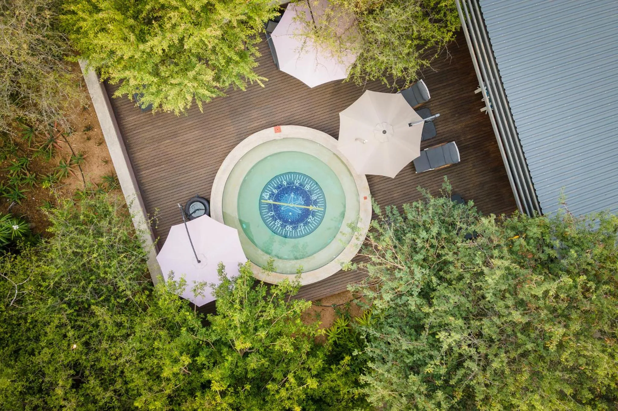 Swimming pool in Aerotel