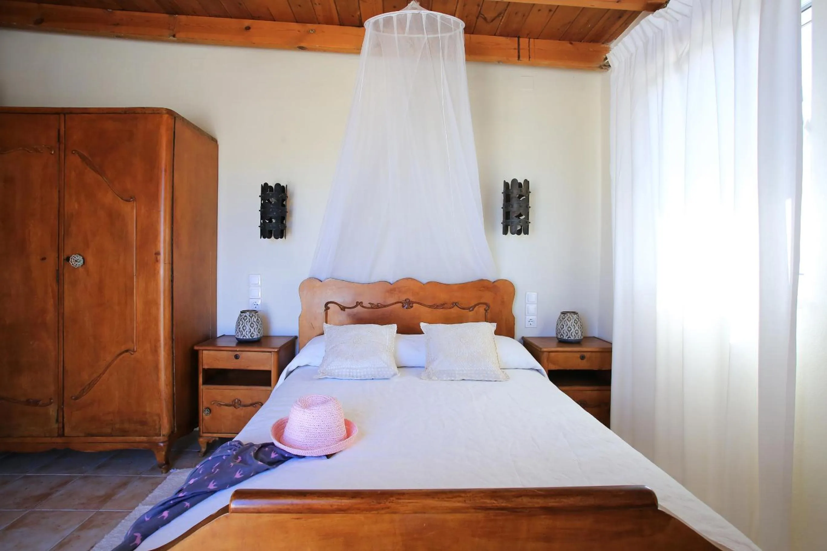 Bedroom, Bed in Villa Oasis