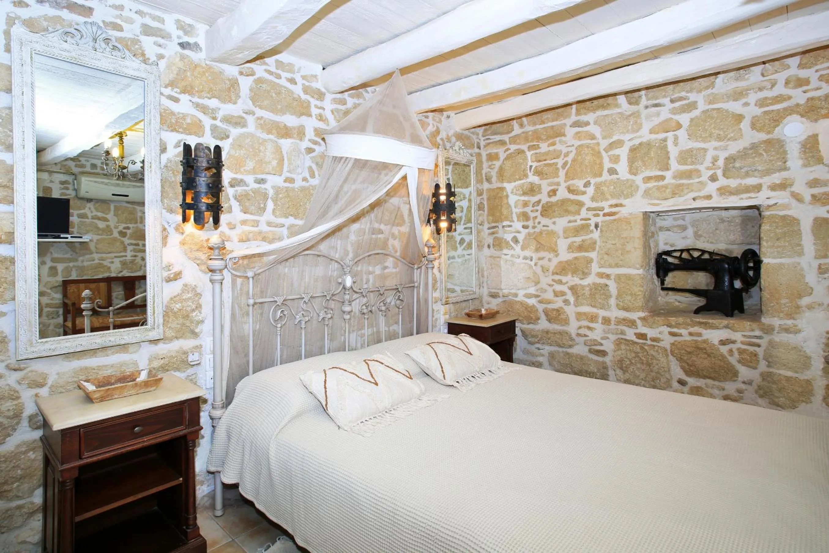 Bedroom, Bed in Villa Oasis