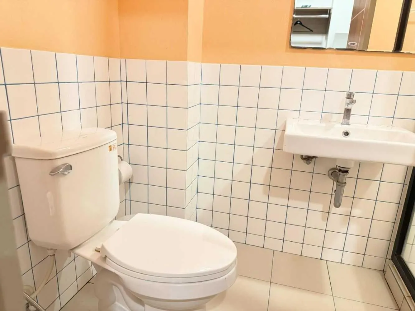 Bathroom in Collection O The Singha Chiangmai Hotel