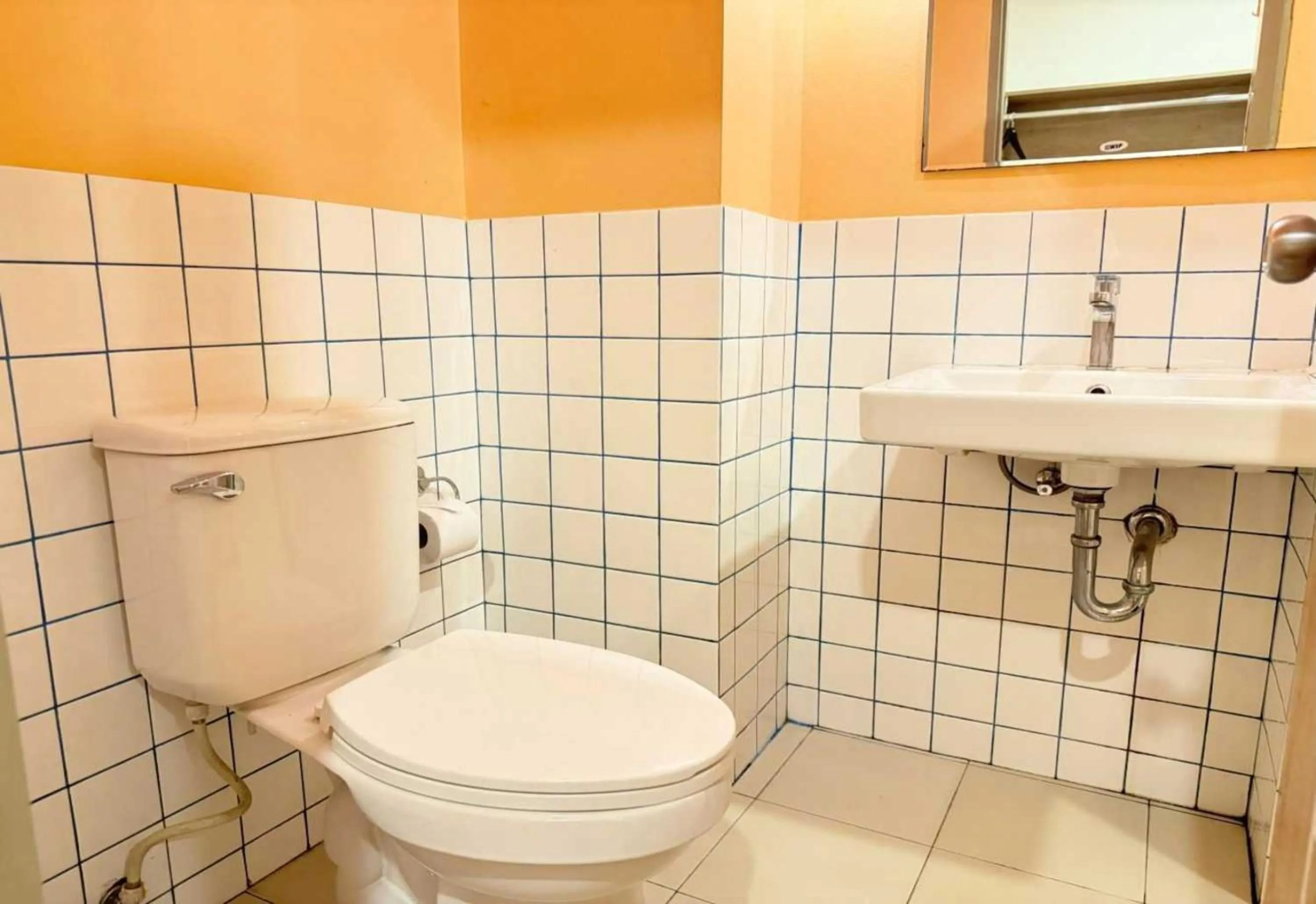 Bathroom in Collection O The Singha Chiangmai Hotel