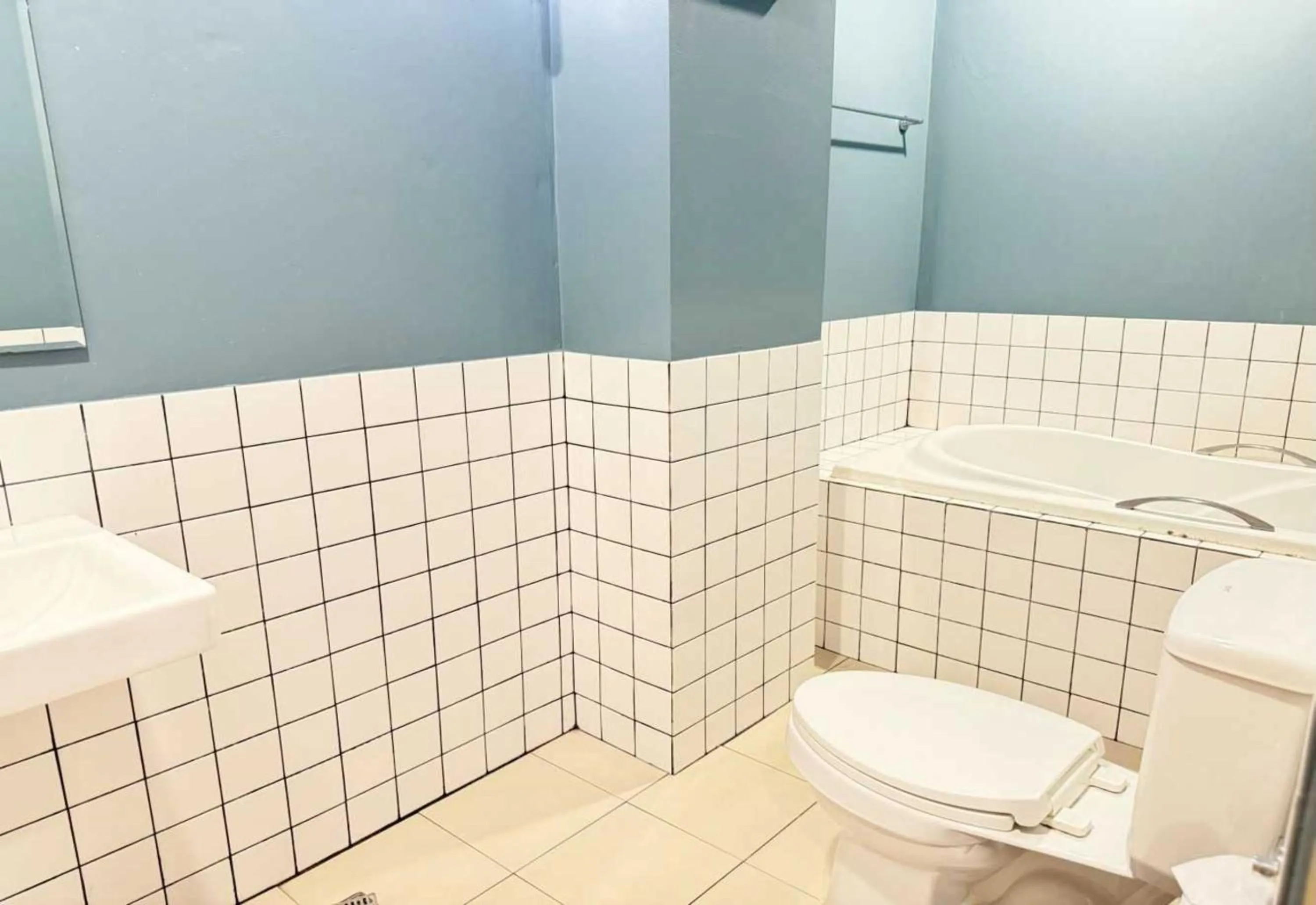 Bathroom in Collection O The Singha Chiangmai Hotel