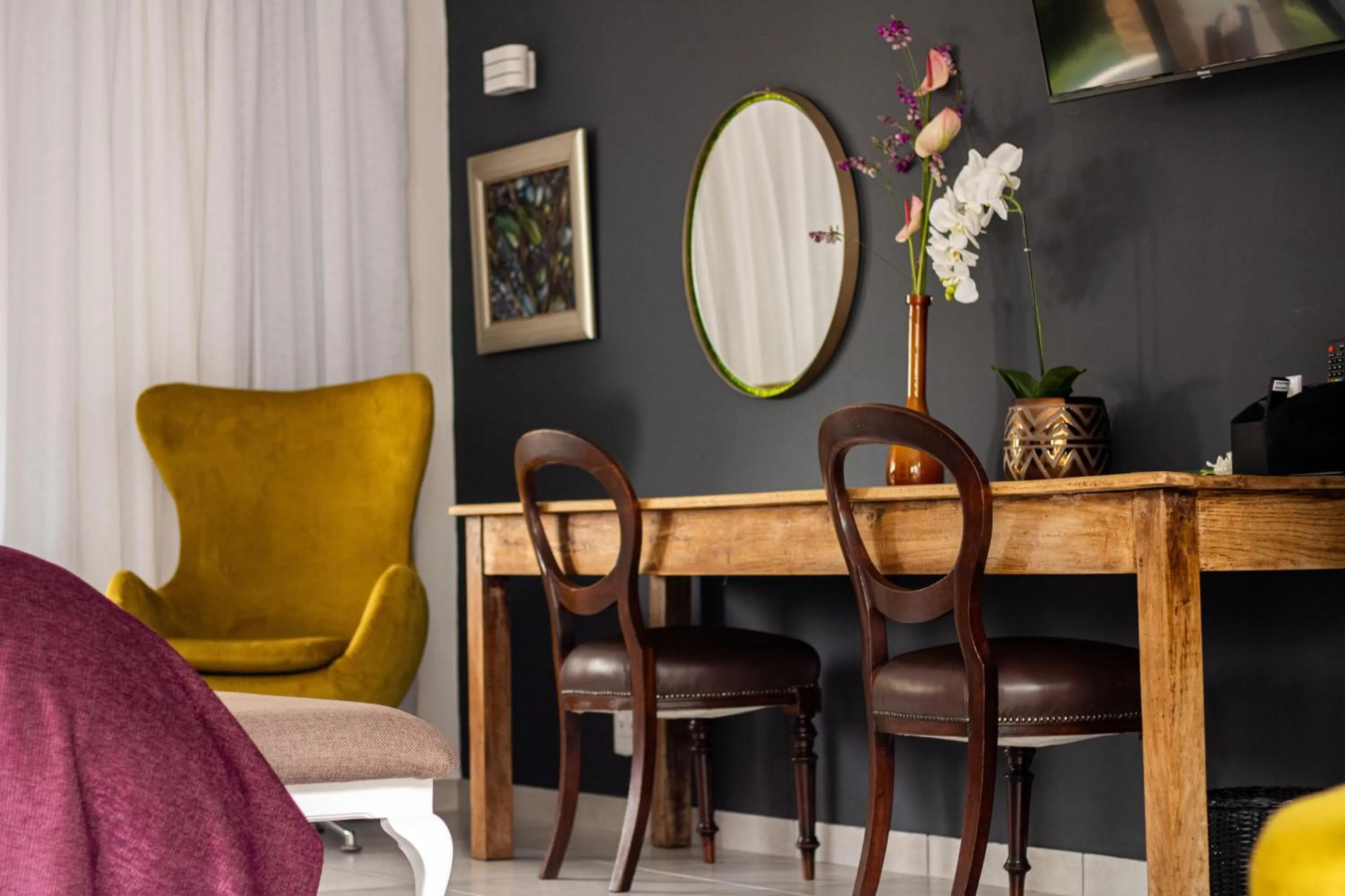 Seating area in 5 Rembrandt Guesthouse