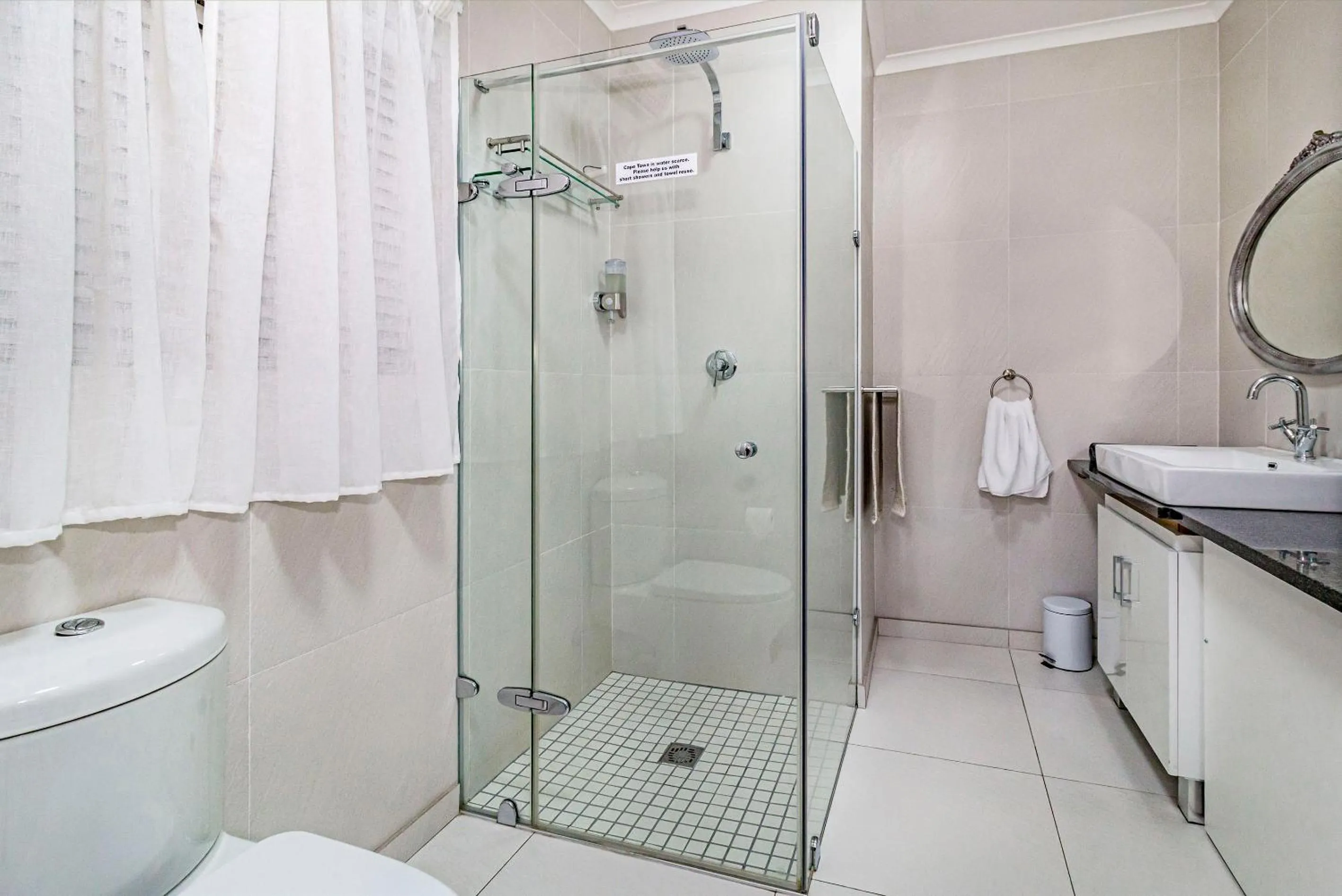 Shower in 5 Rembrandt Guesthouse