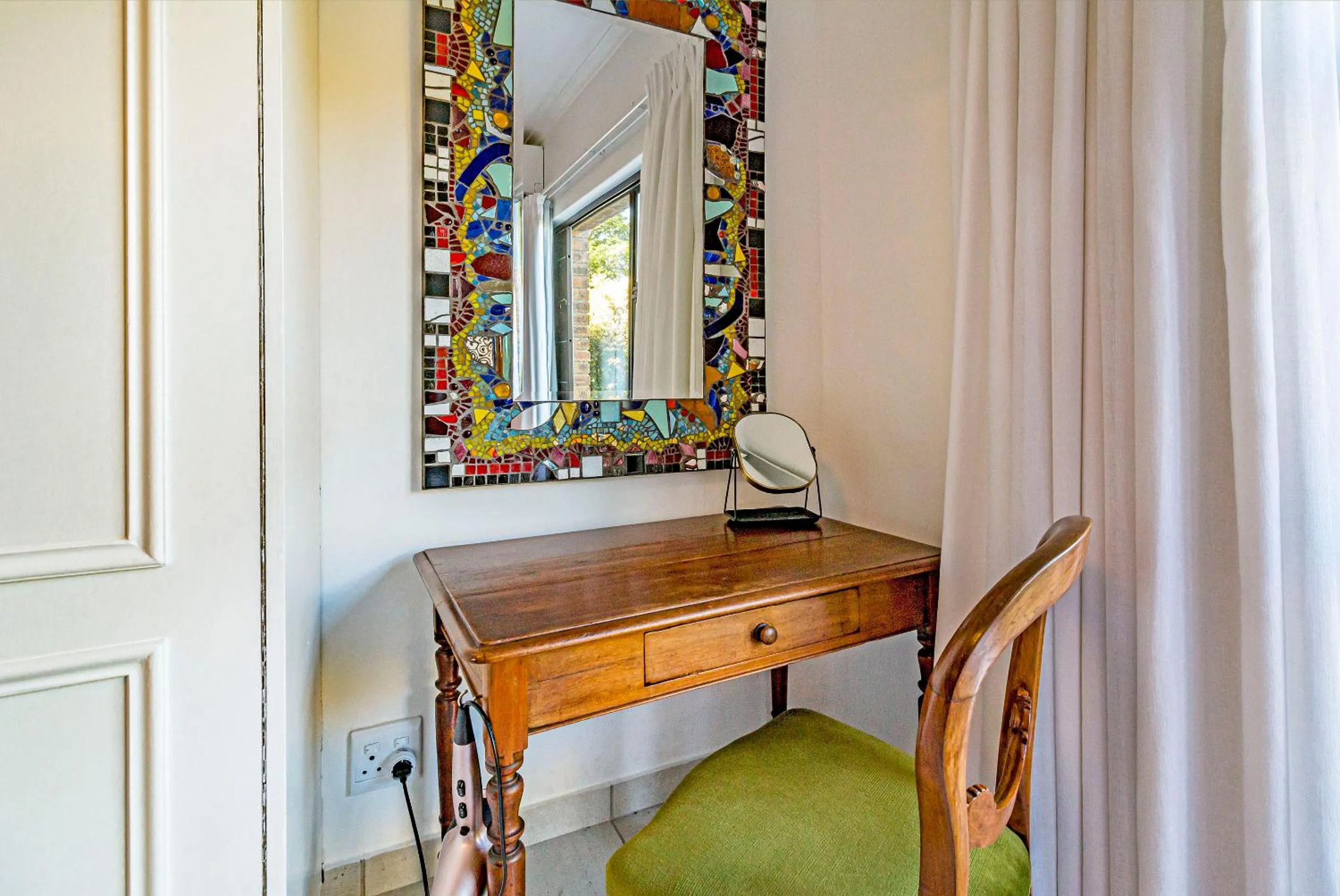 hair dresser in 5 Rembrandt Guesthouse