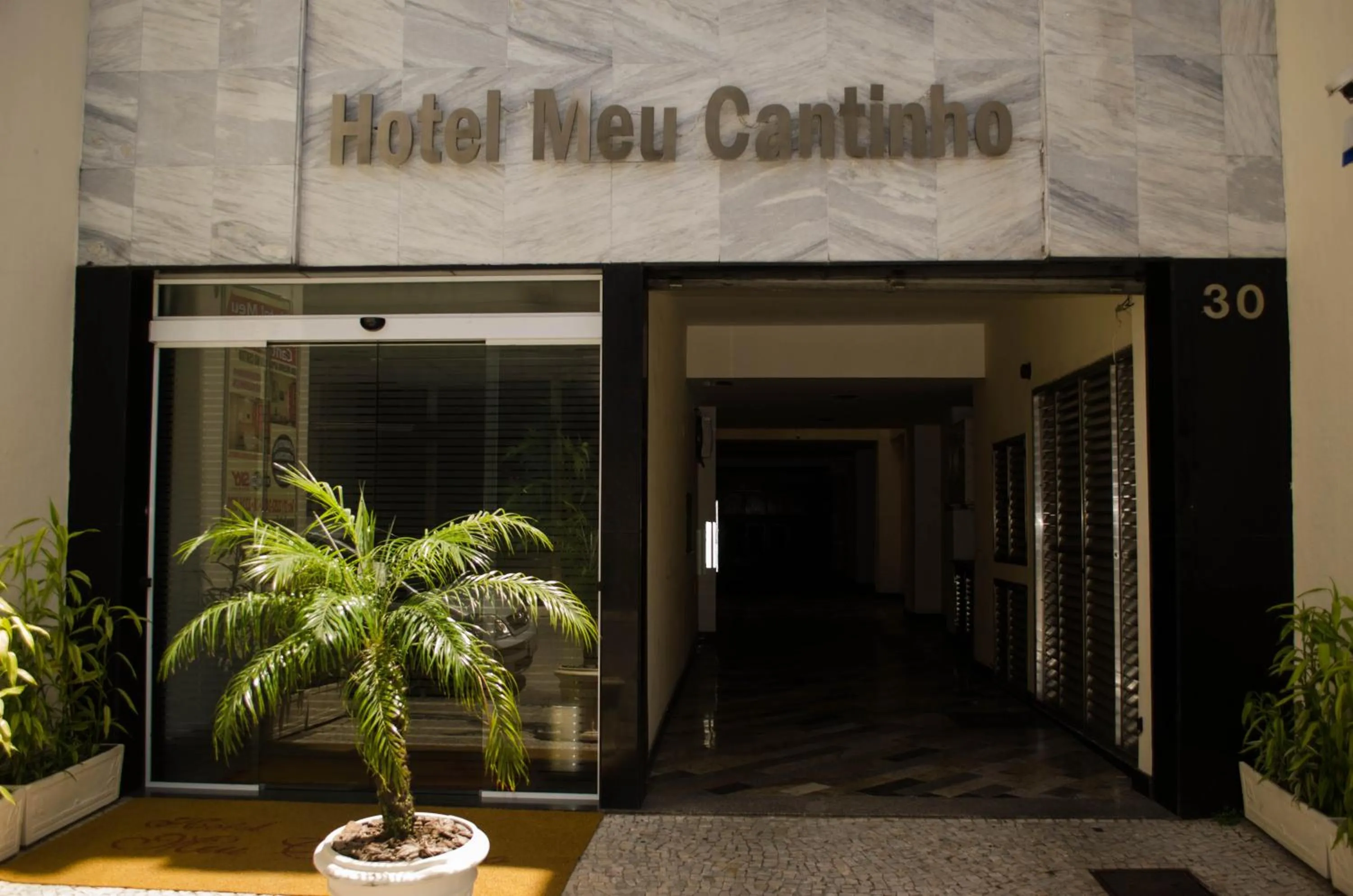 Facade/entrance in Hotel Meu Cantinho (Adults Only)