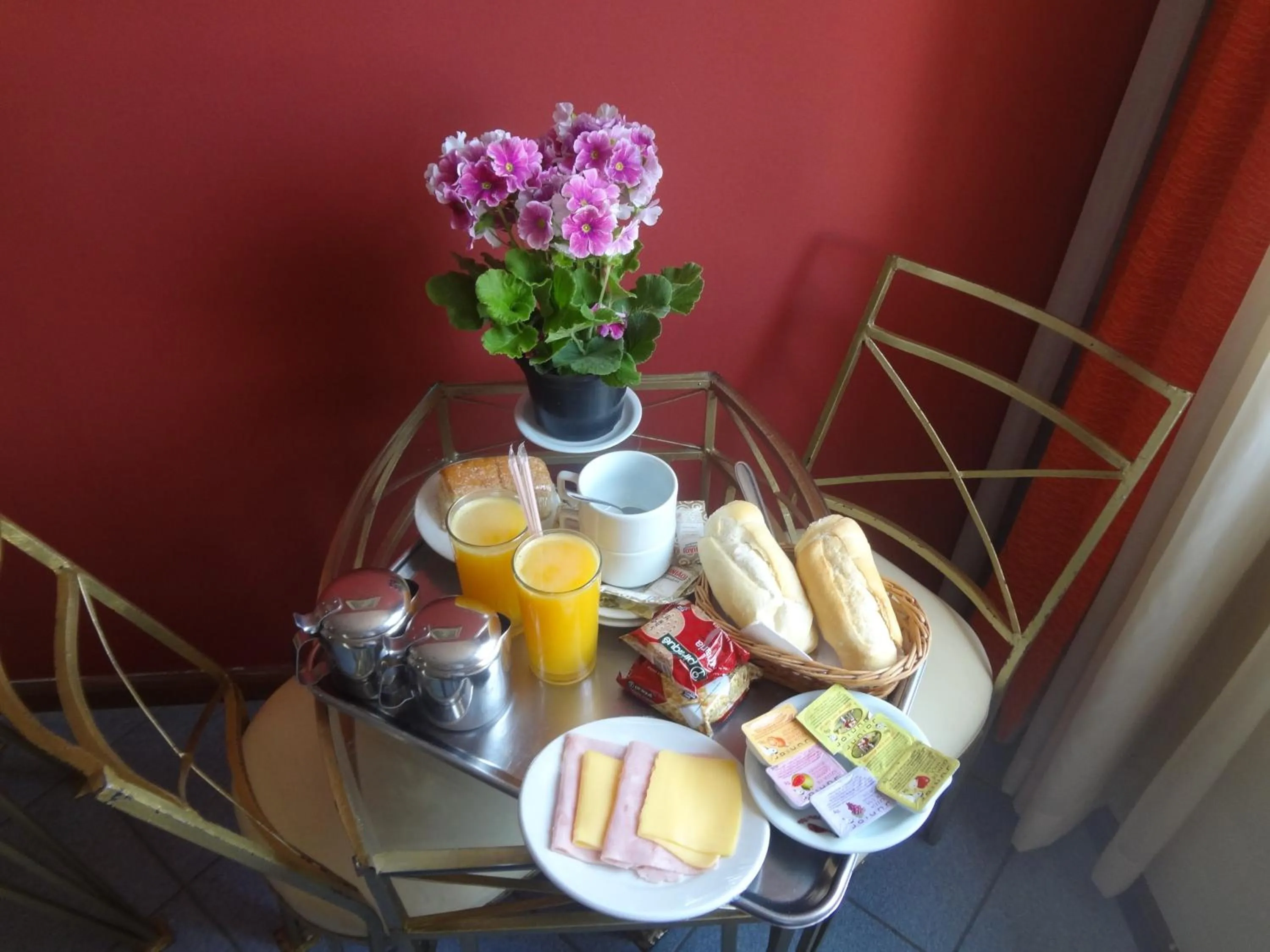 Food and drinks in Hotel Meu Cantinho (Adults Only)