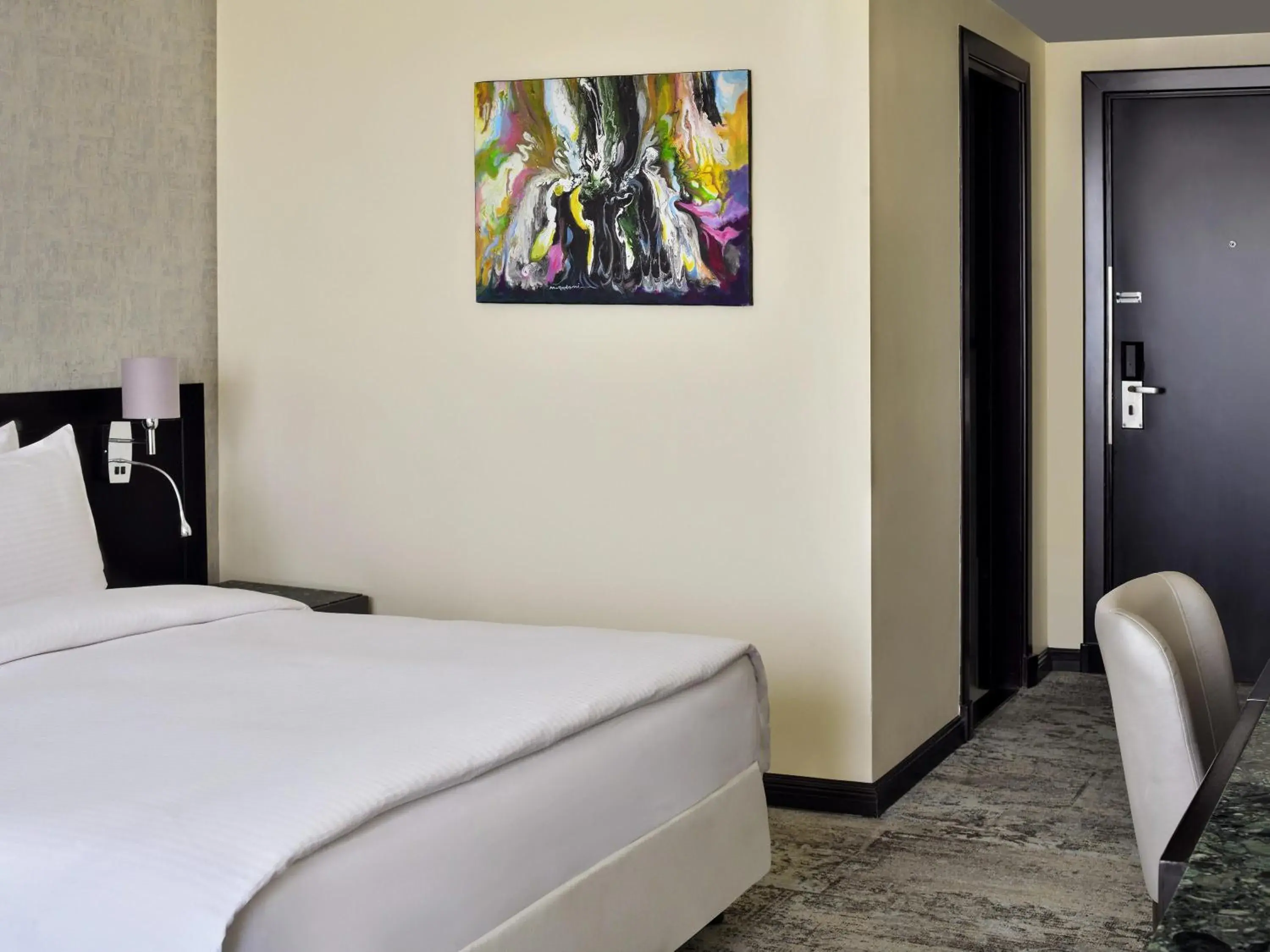 Bedroom, Bed in Mövenpick Hotel Amman Bedroom, Bed in Mövenpick Hotel Amman