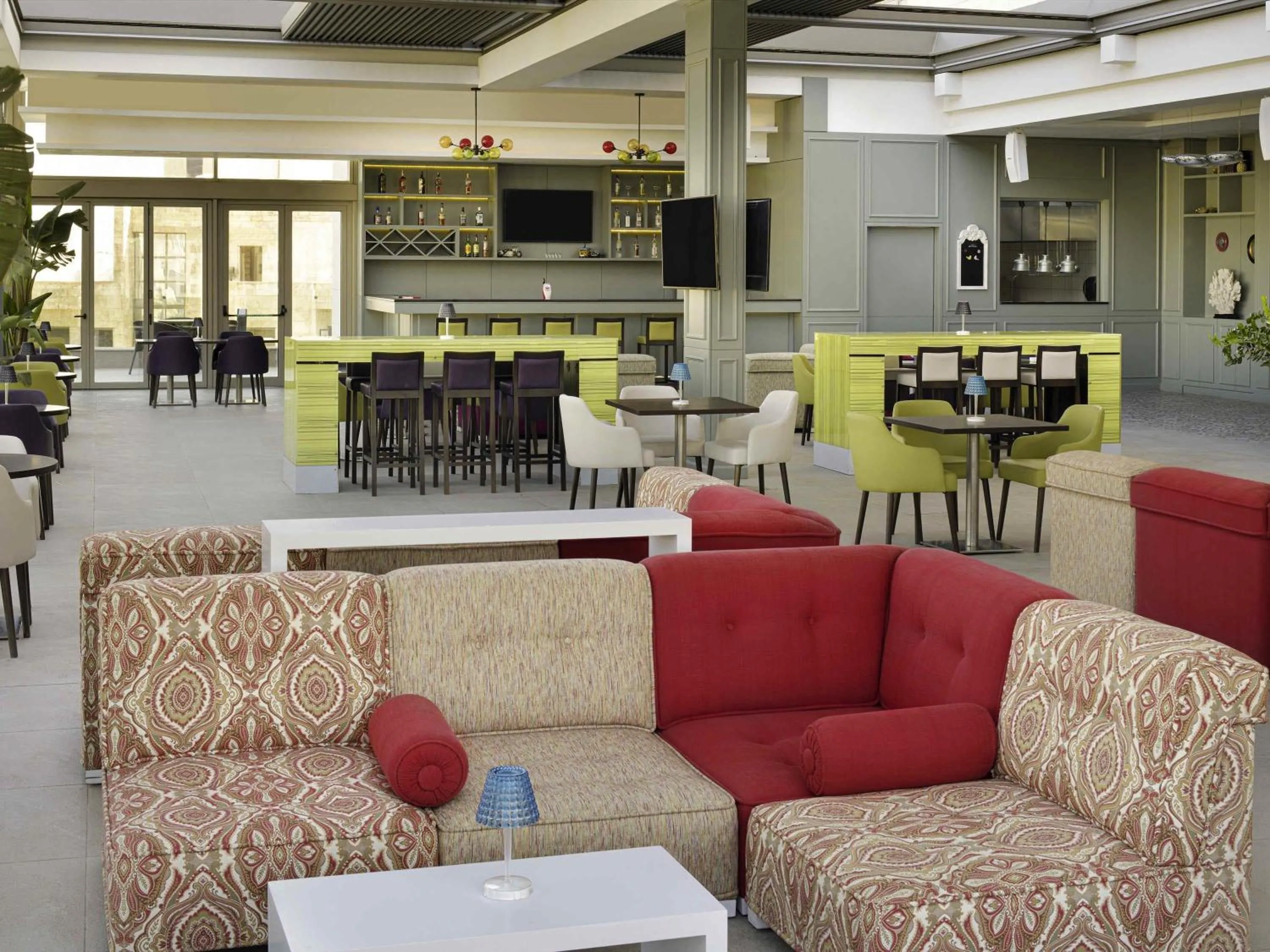 Lounge or bar in Mövenpick Hotel Amman