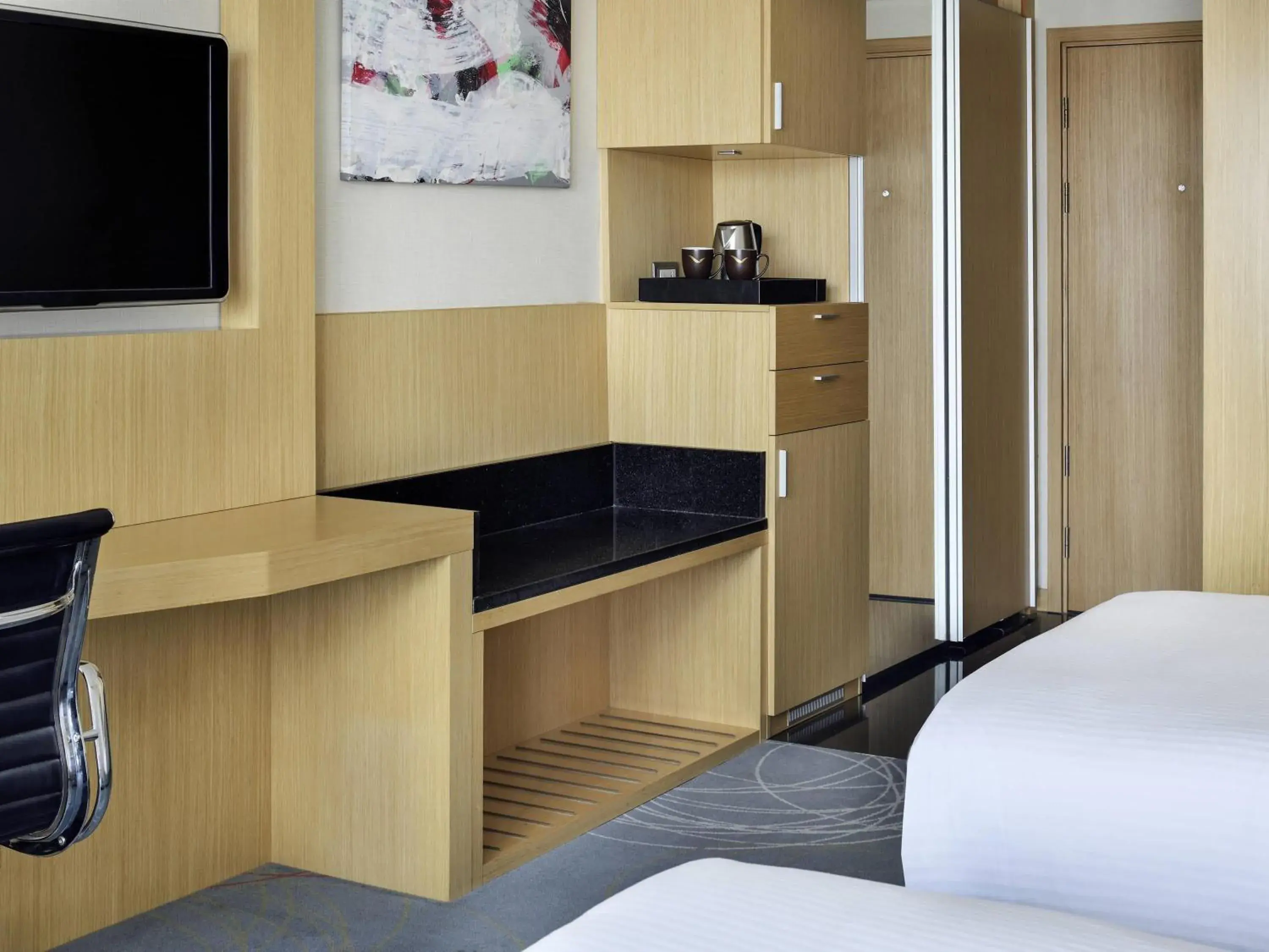 Bedroom, Bed in Mövenpick Hotel Amman Bedroom, Bed in Mövenpick Hotel Amman