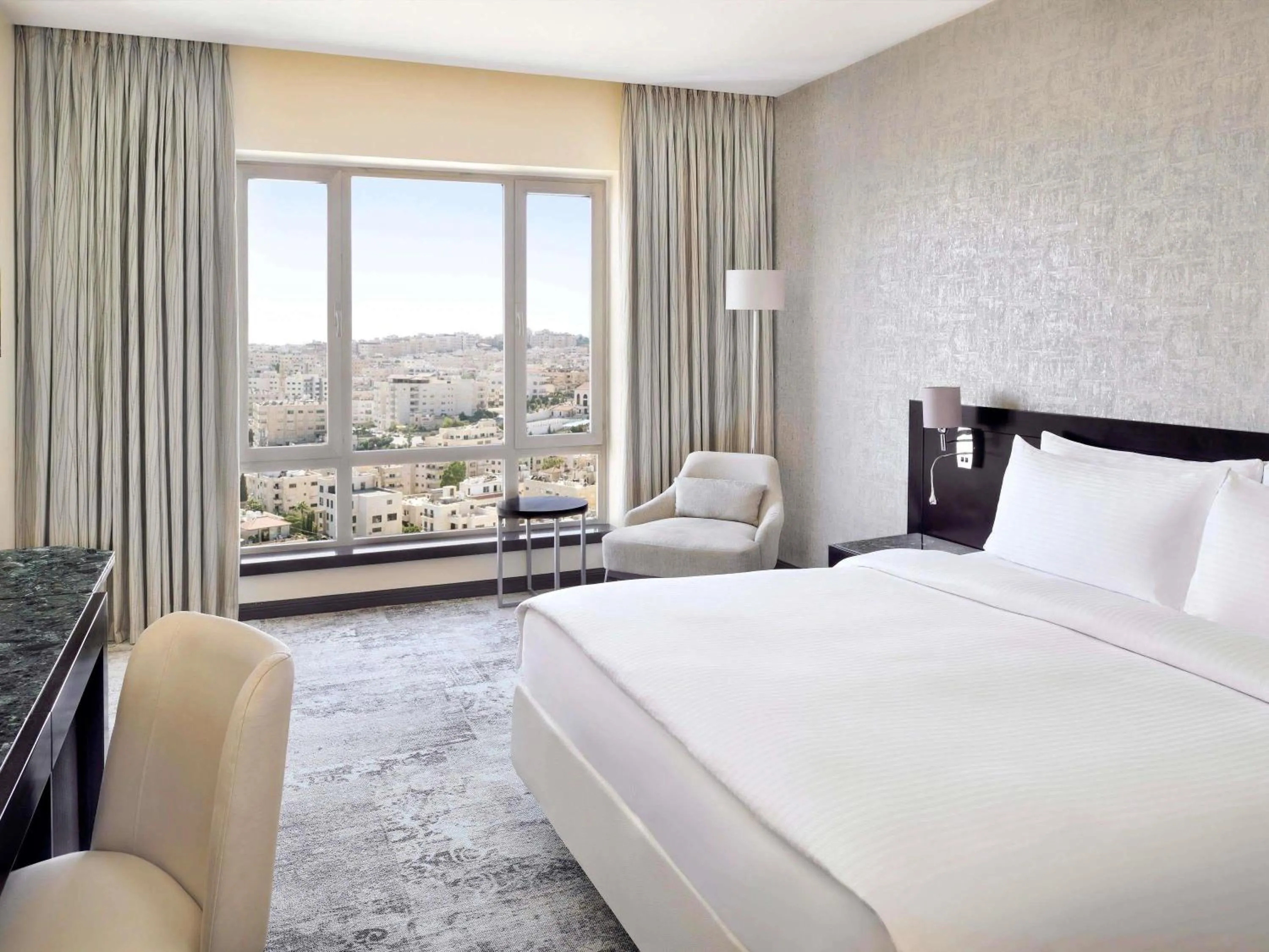 Property building, Bed in Mövenpick Hotel Amman