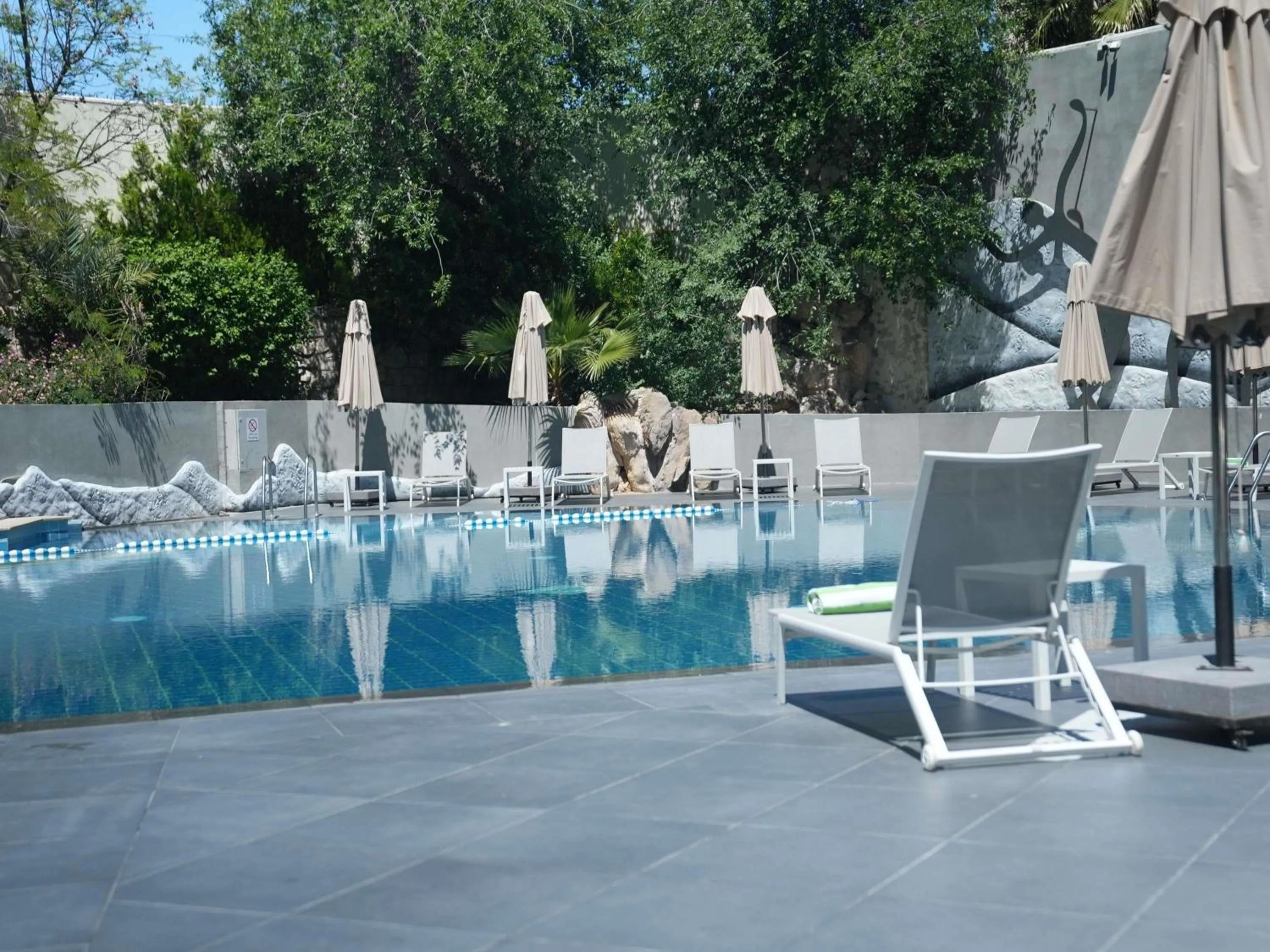 Pool view in Mövenpick Hotel Amman