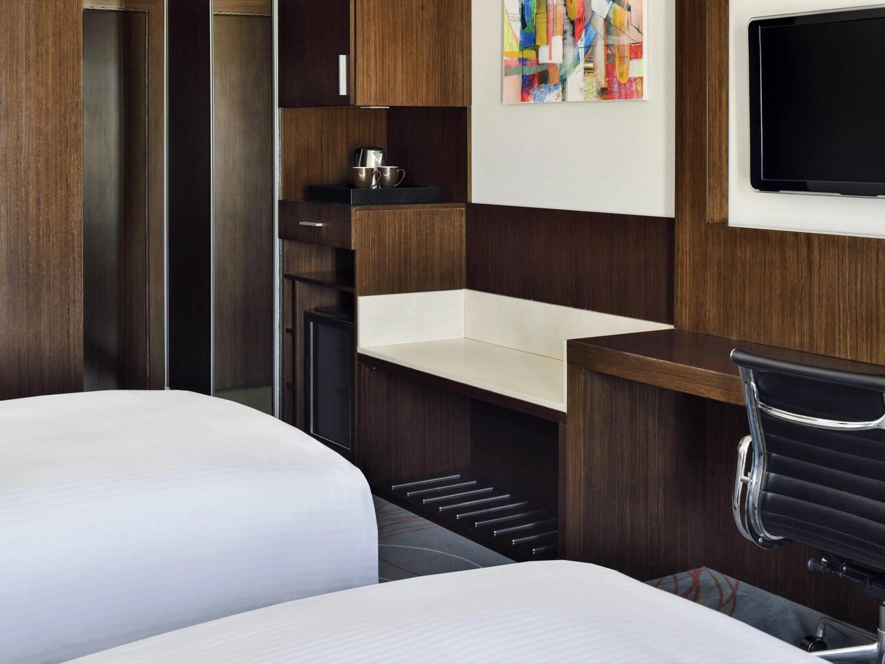 Bedroom, Bed in Mövenpick Hotel Amman