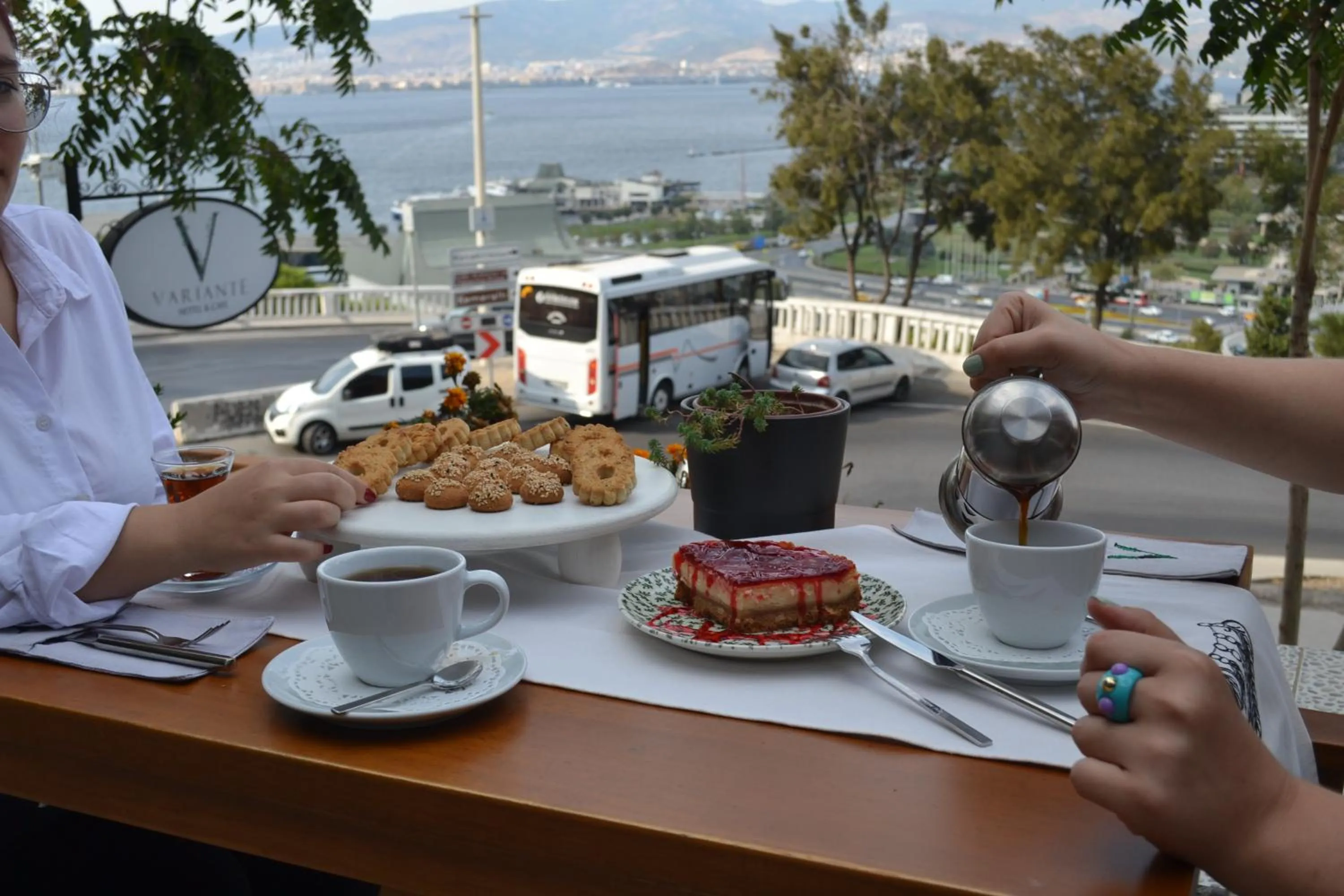 Restaurant/places to eat in Variante Hotel