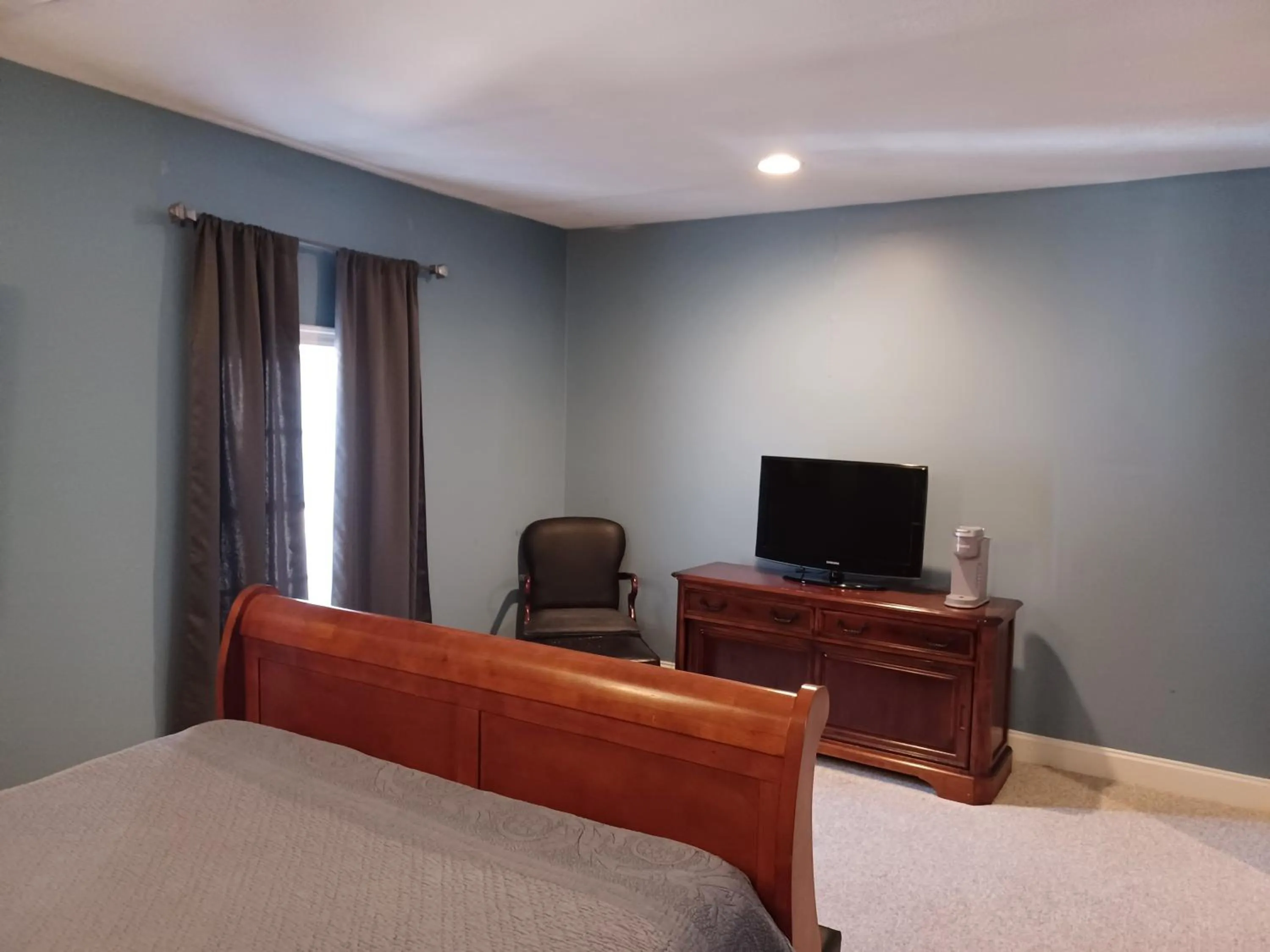 TV and multimedia, Bed in Natchez Manor Bed & Breakfast