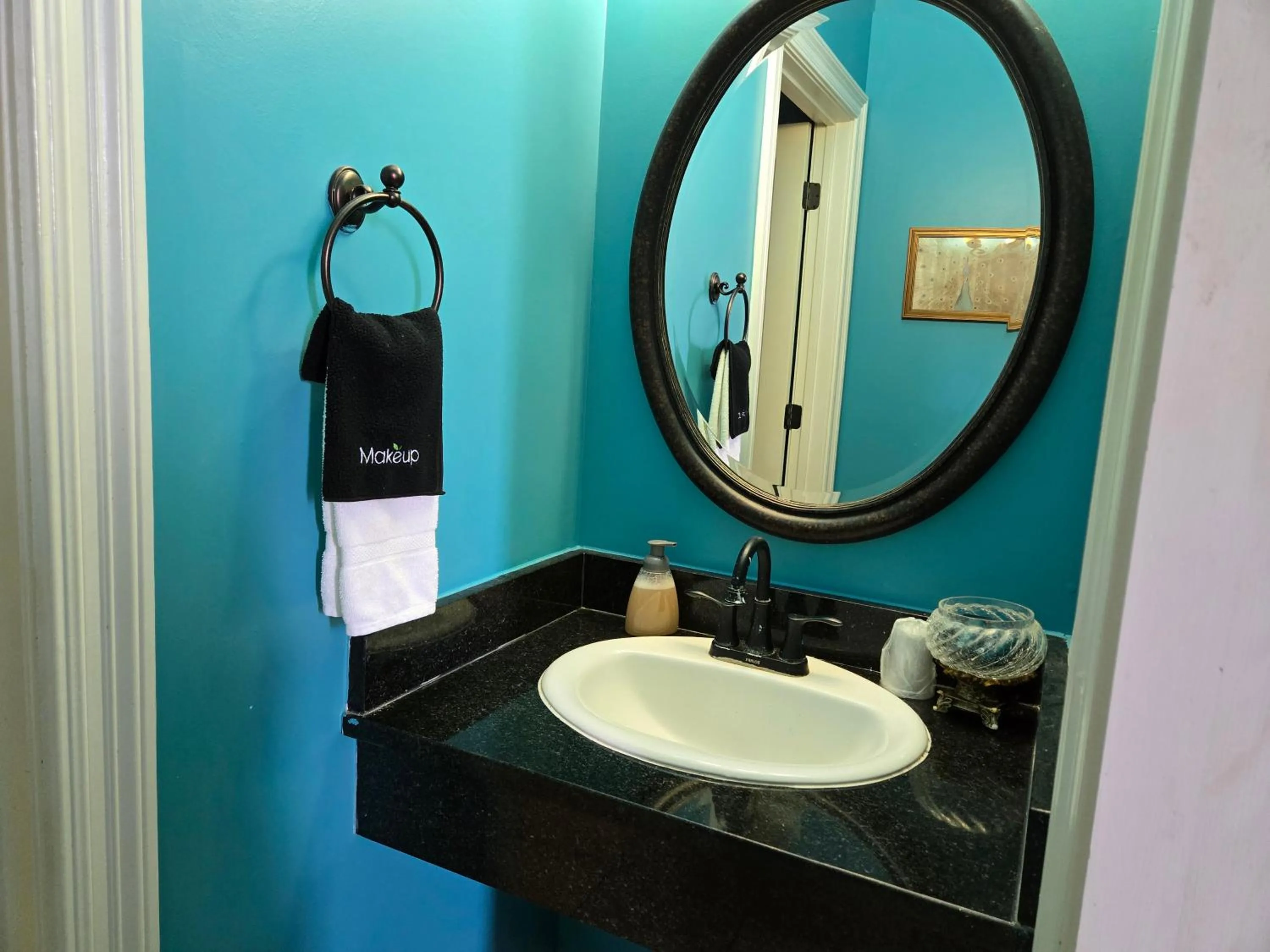Bathroom in Natchez Manor Bed & Breakfast