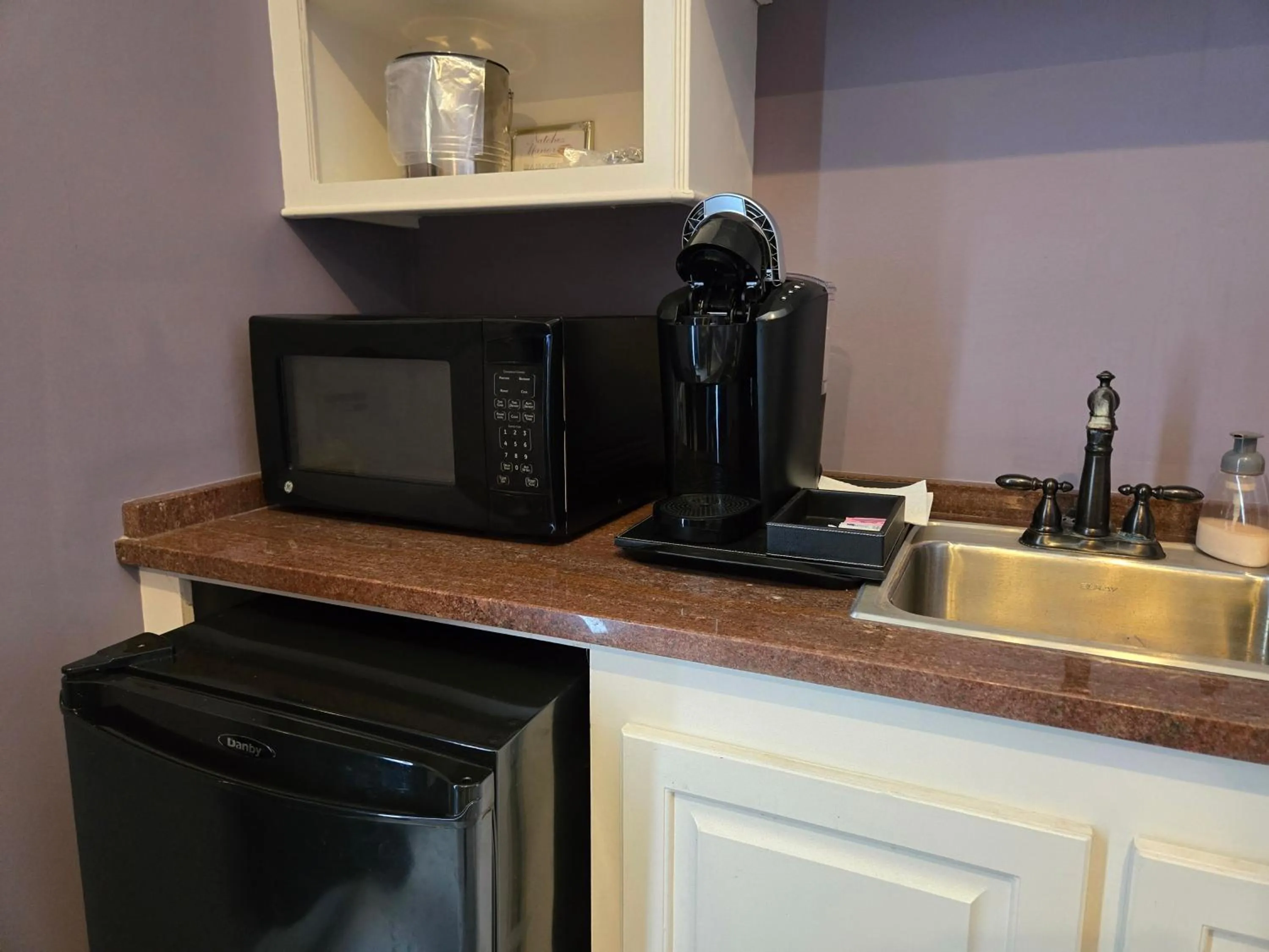 Coffee/tea facilities in Natchez Manor Bed & Breakfast