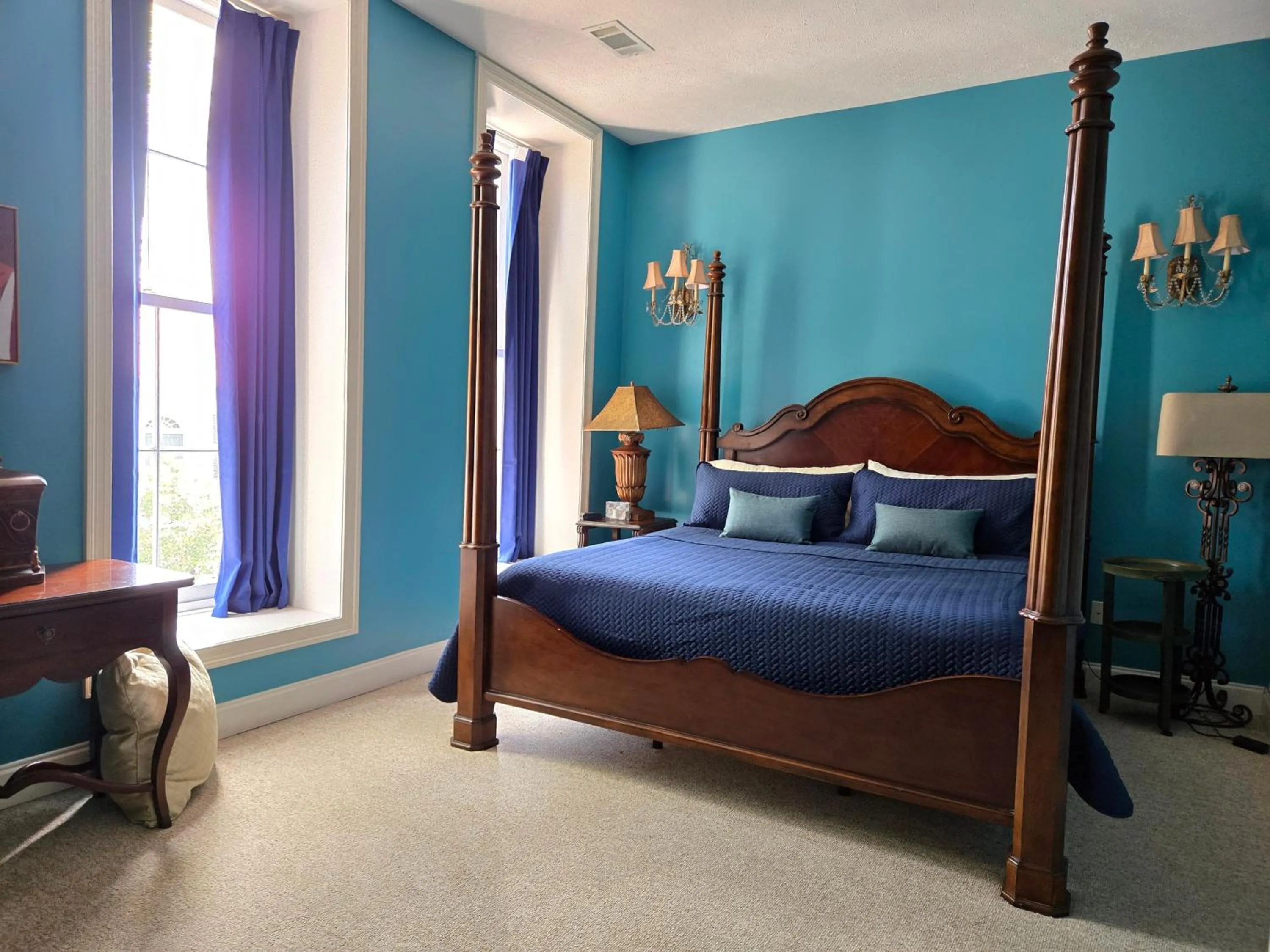 Bed in Natchez Manor Bed & Breakfast