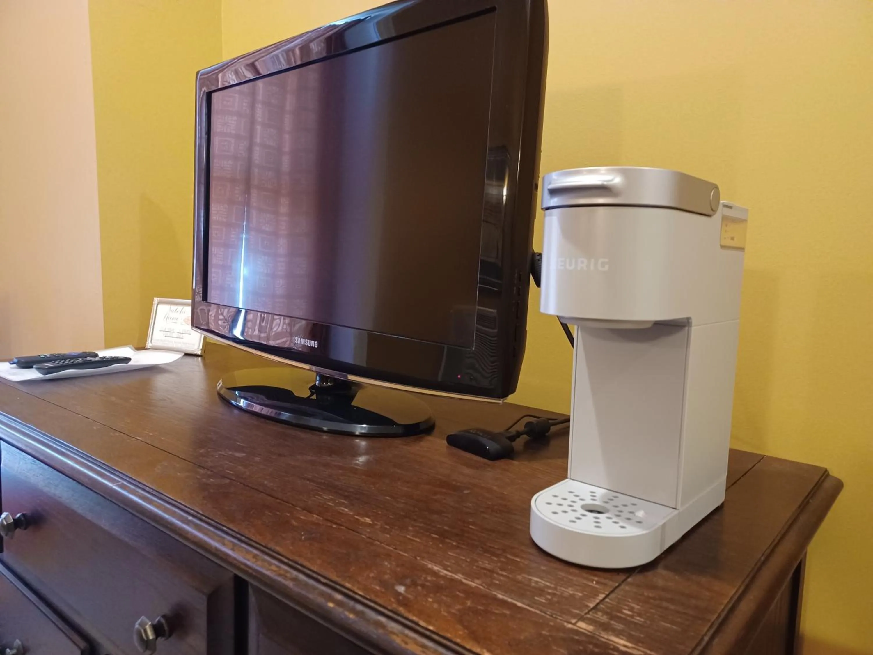 TV and multimedia in Natchez Manor Bed & Breakfast