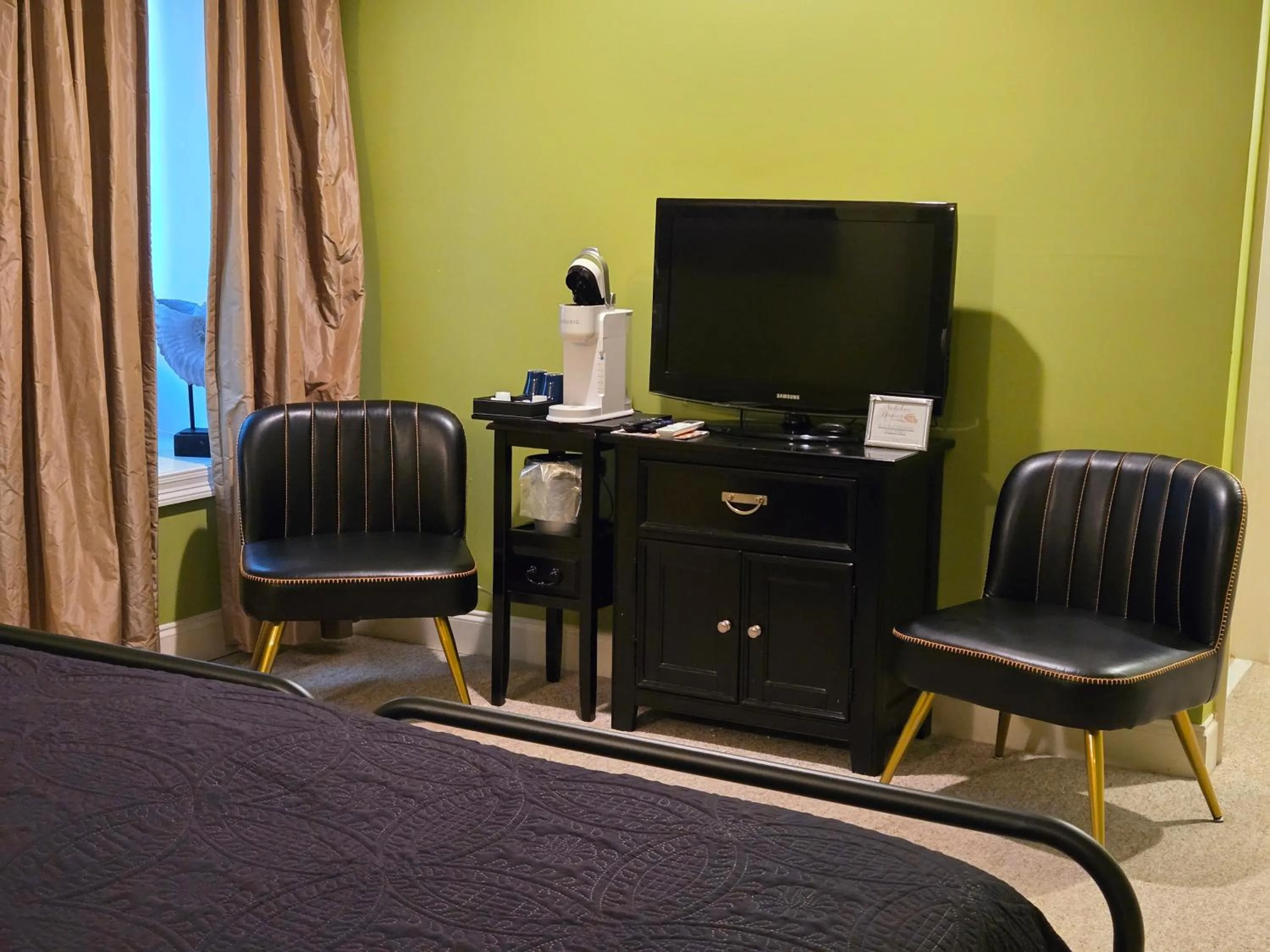 Natchez Manor Bed & Breakfast