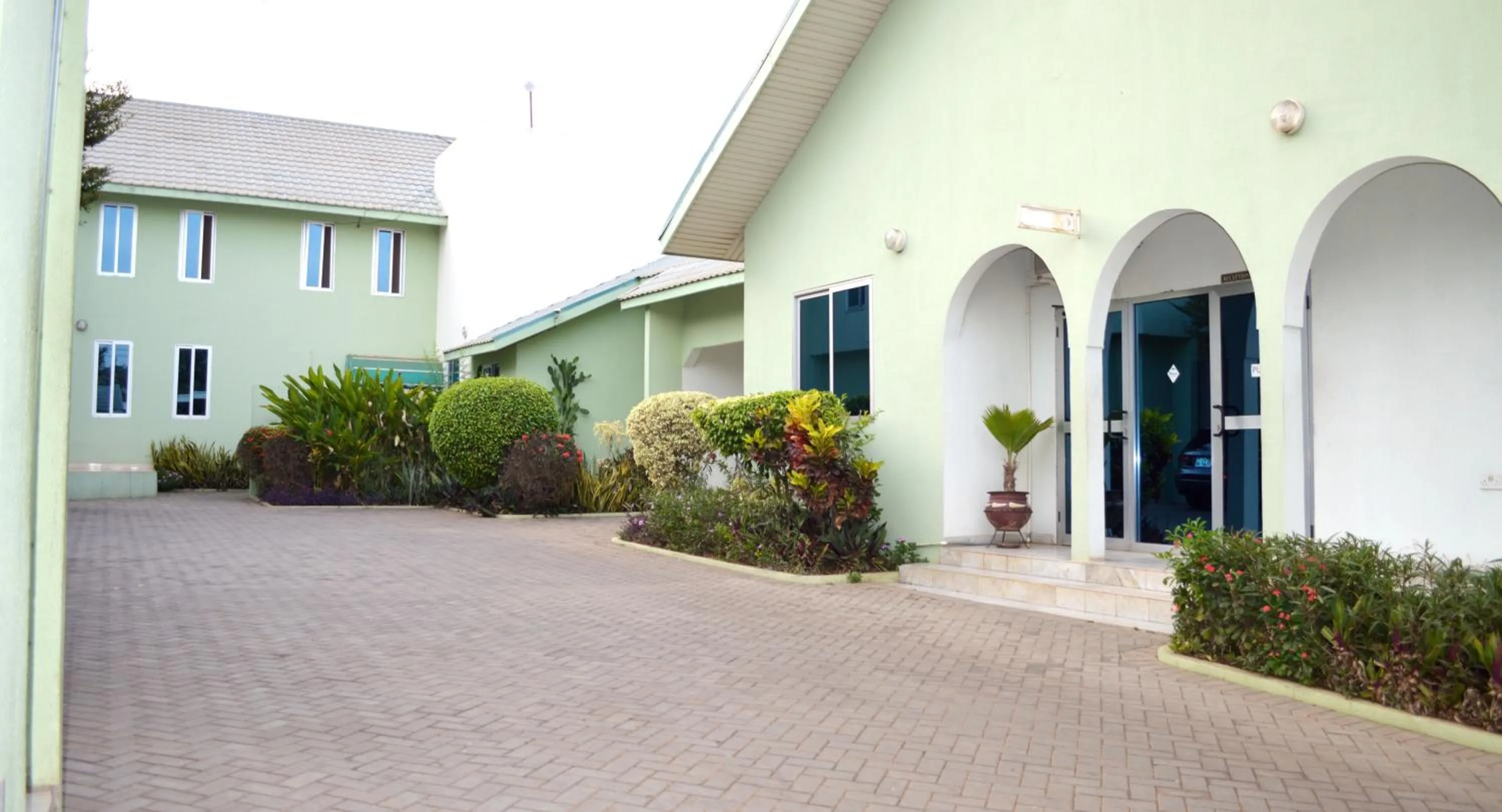 Facade/entrance in Monarch Hotel