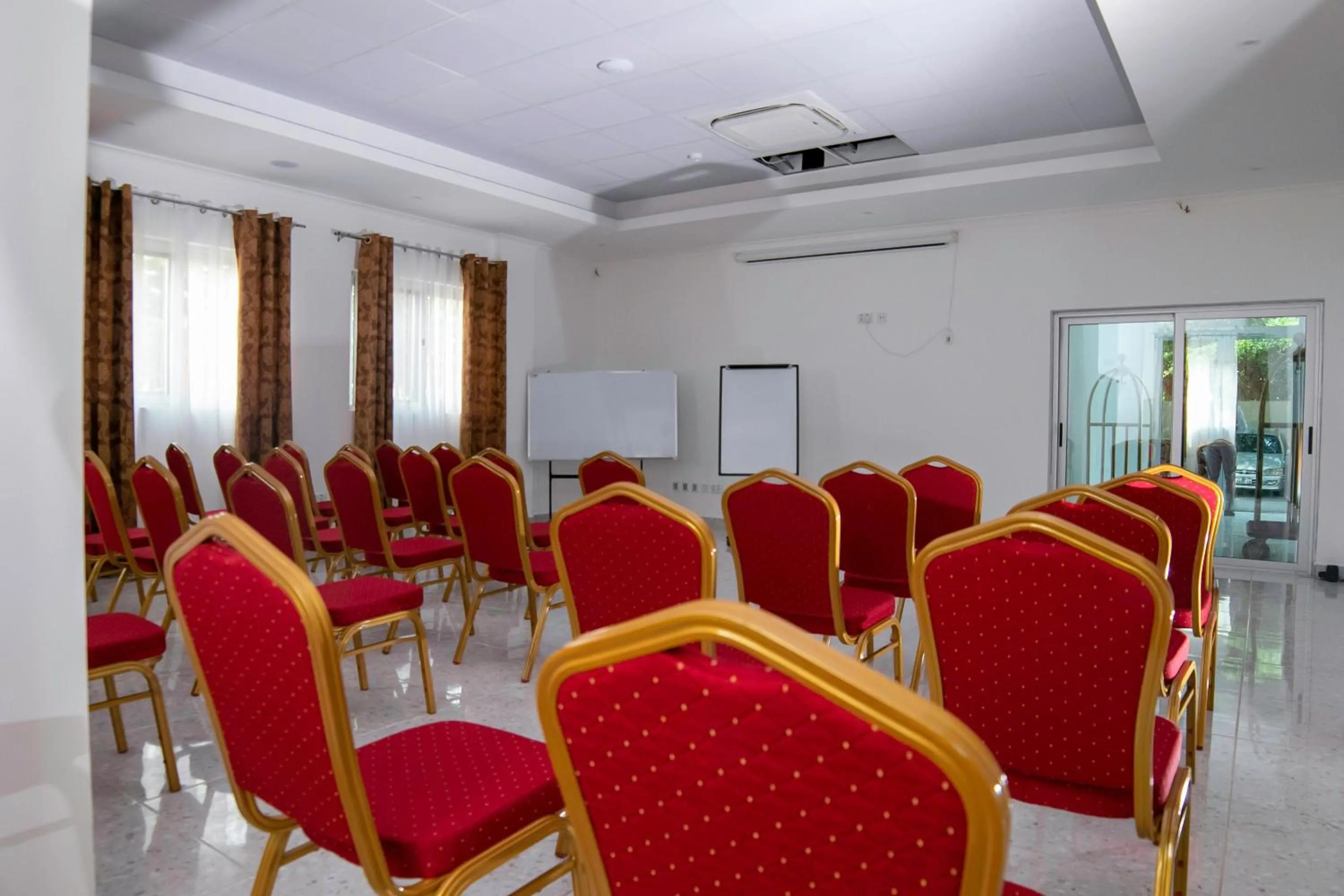Business facilities in Monarch Hotel