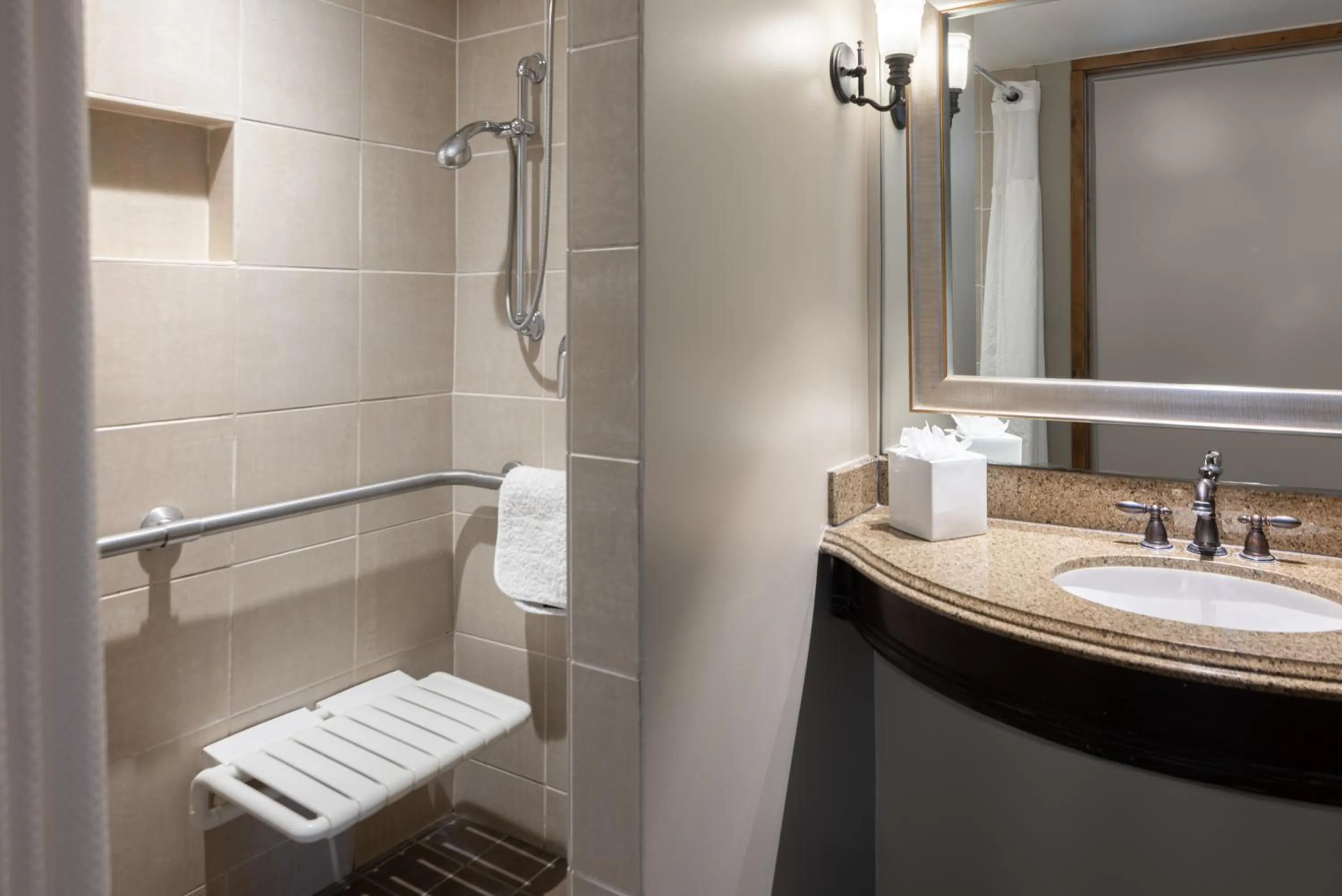 Shower in Hotel Contessa - Suites on the Riverwalk