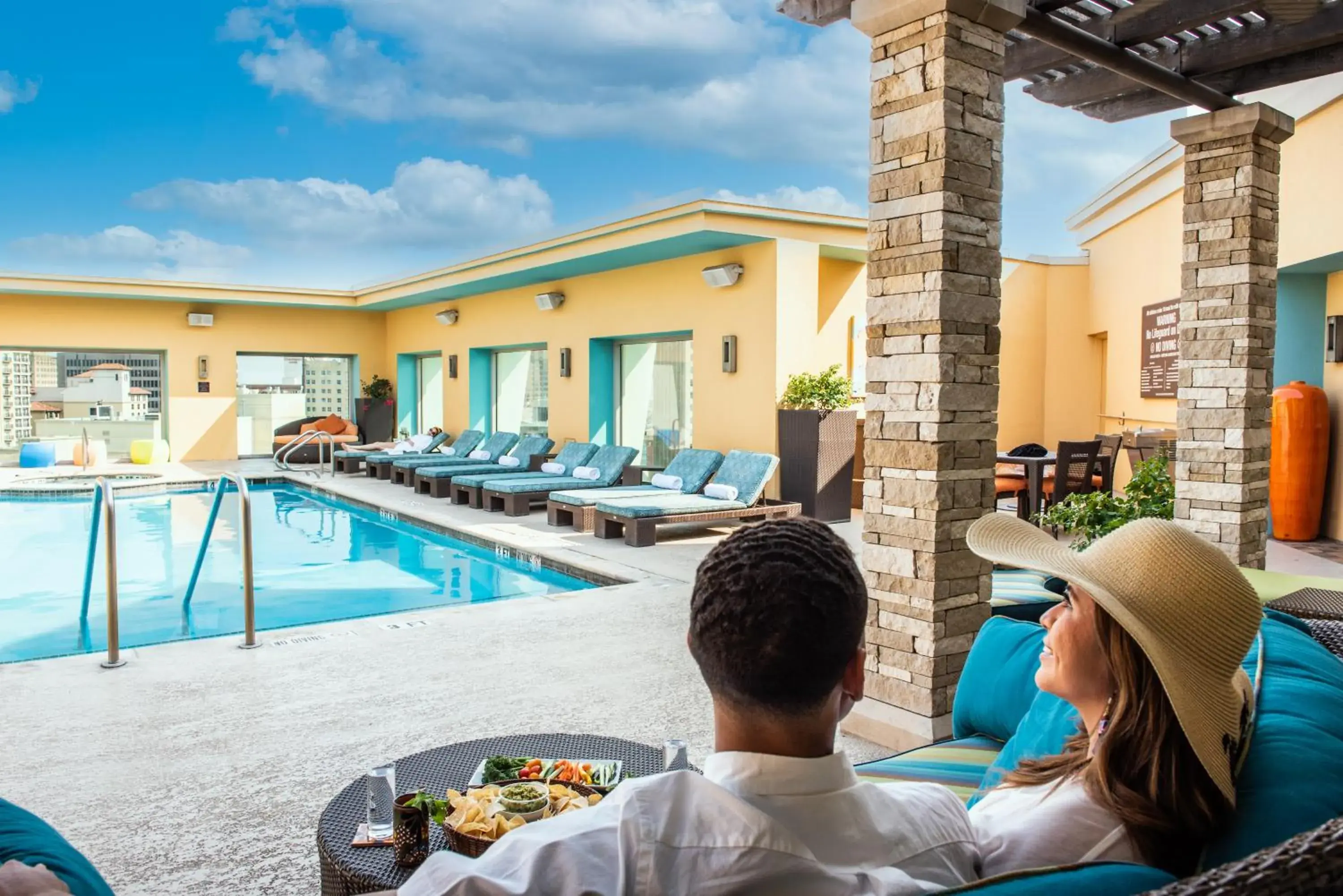 Swimming pool in Hotel Contessa - Suites on the Riverwalk Swimming pool in Hotel Contessa - Suites on the Riverwalk