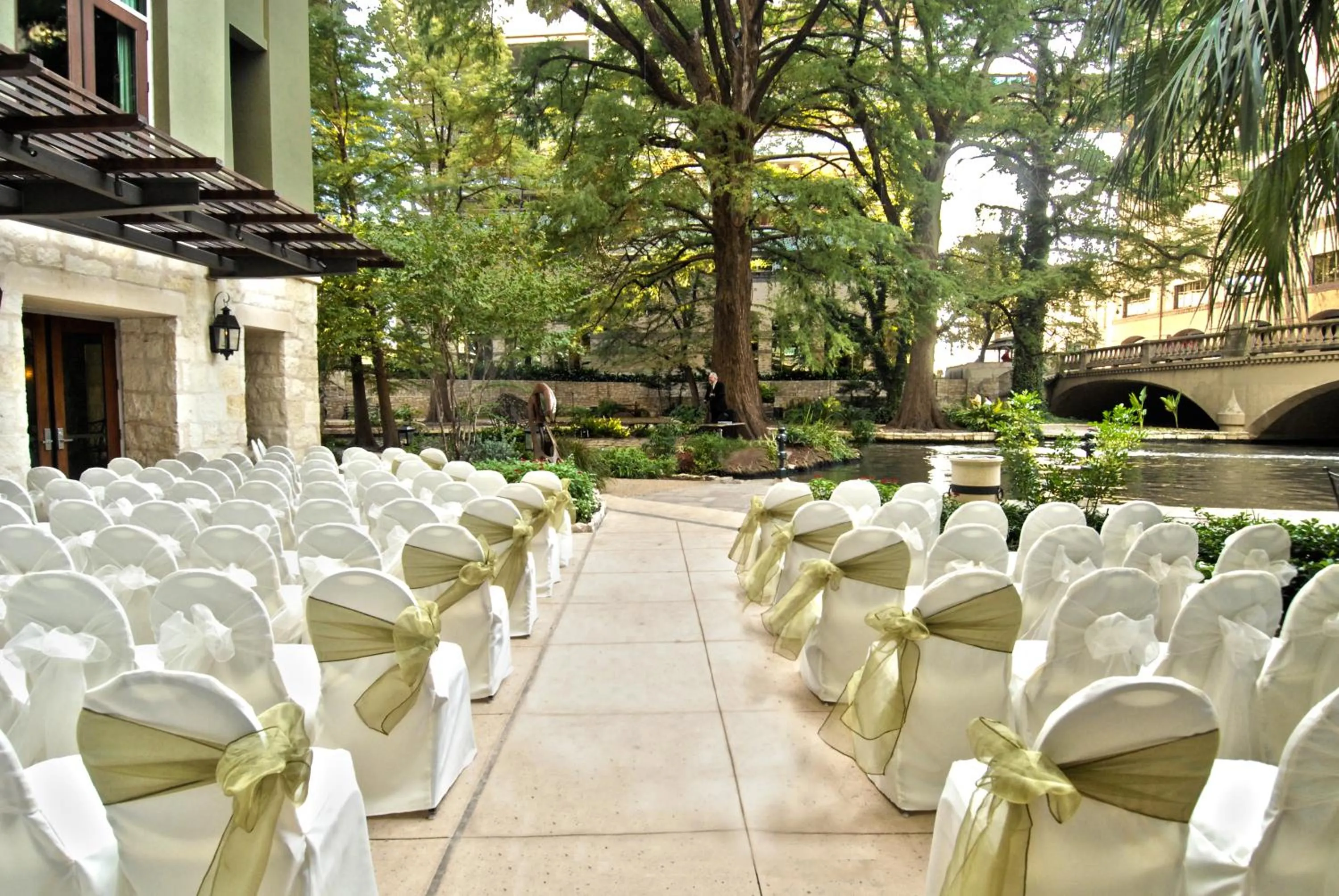 wedding in Hotel Contessa - Suites on the Riverwalk