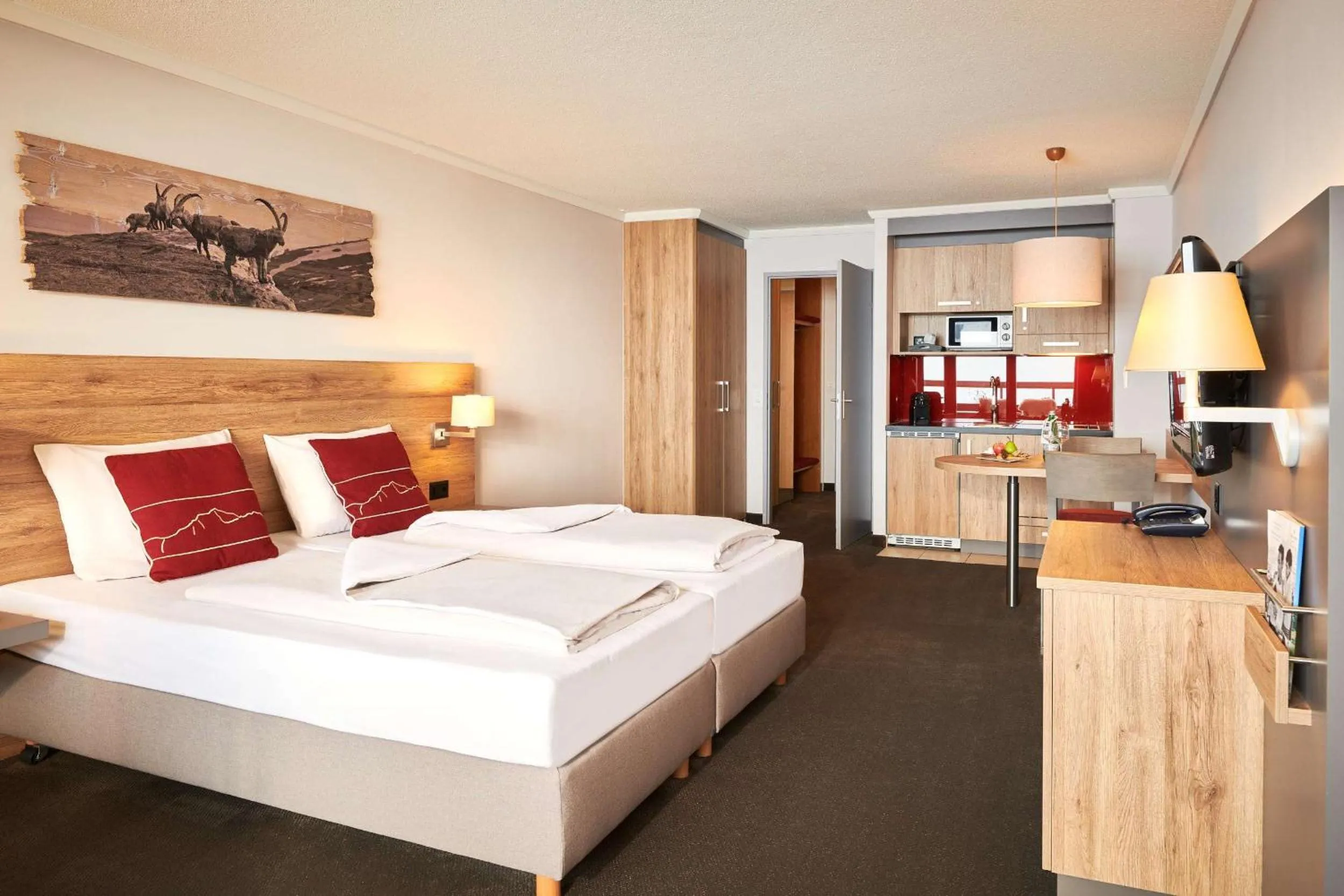 Photo of the whole room, Bed in Dorint Blüemlisalp Beatenberg/Interlaken