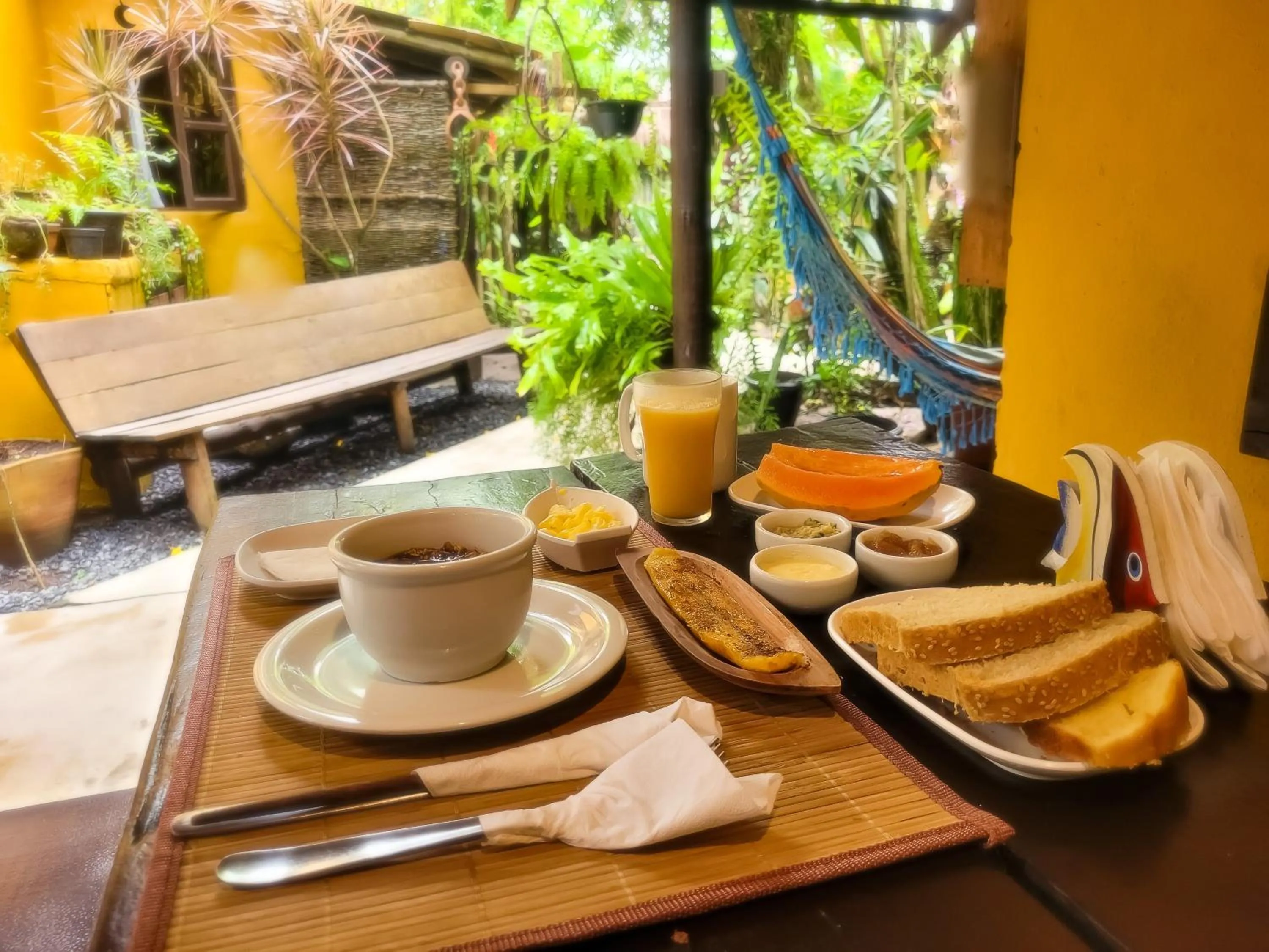 Restaurant/places to eat in Pousada Raiz Forte