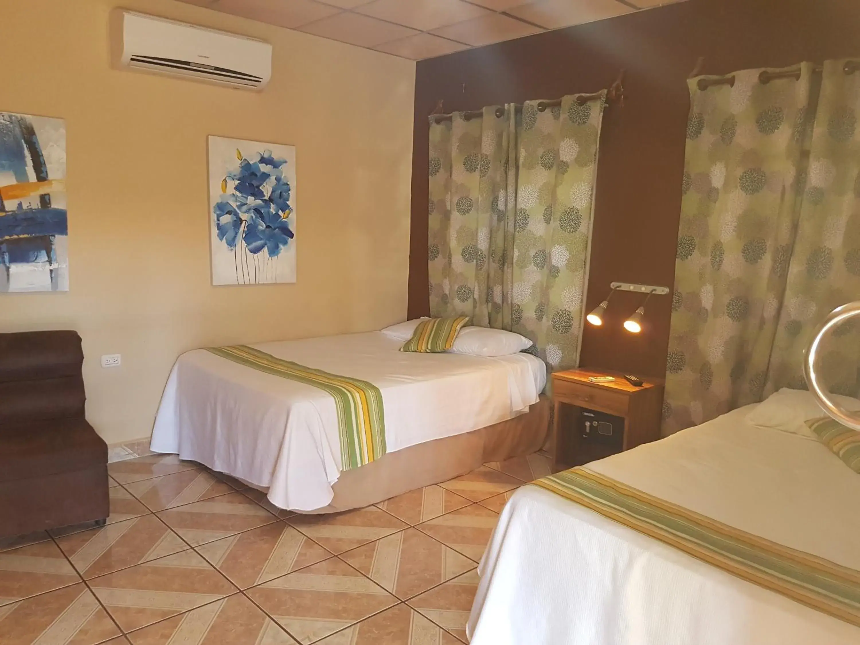 Double Room with Two Double Beds - single occupancy in Hotel Miraflores Double Room with Two Double Beds - single occupancy in Hotel Miraflores