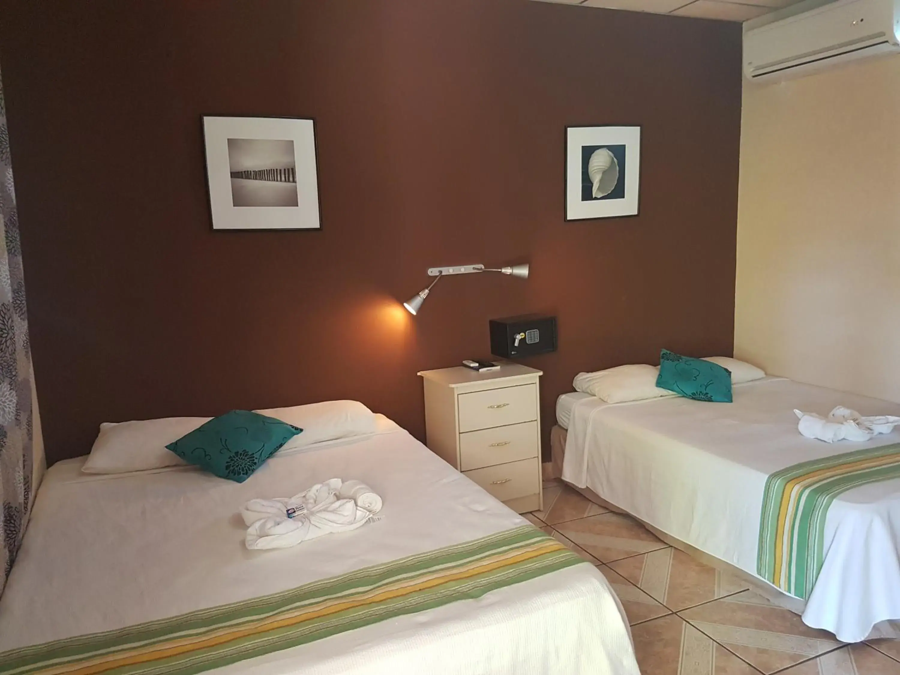 Double Room with Two Double Beds - single occupancy in Hotel Miraflores Double Room with Two Double Beds - single occupancy in Hotel Miraflores
