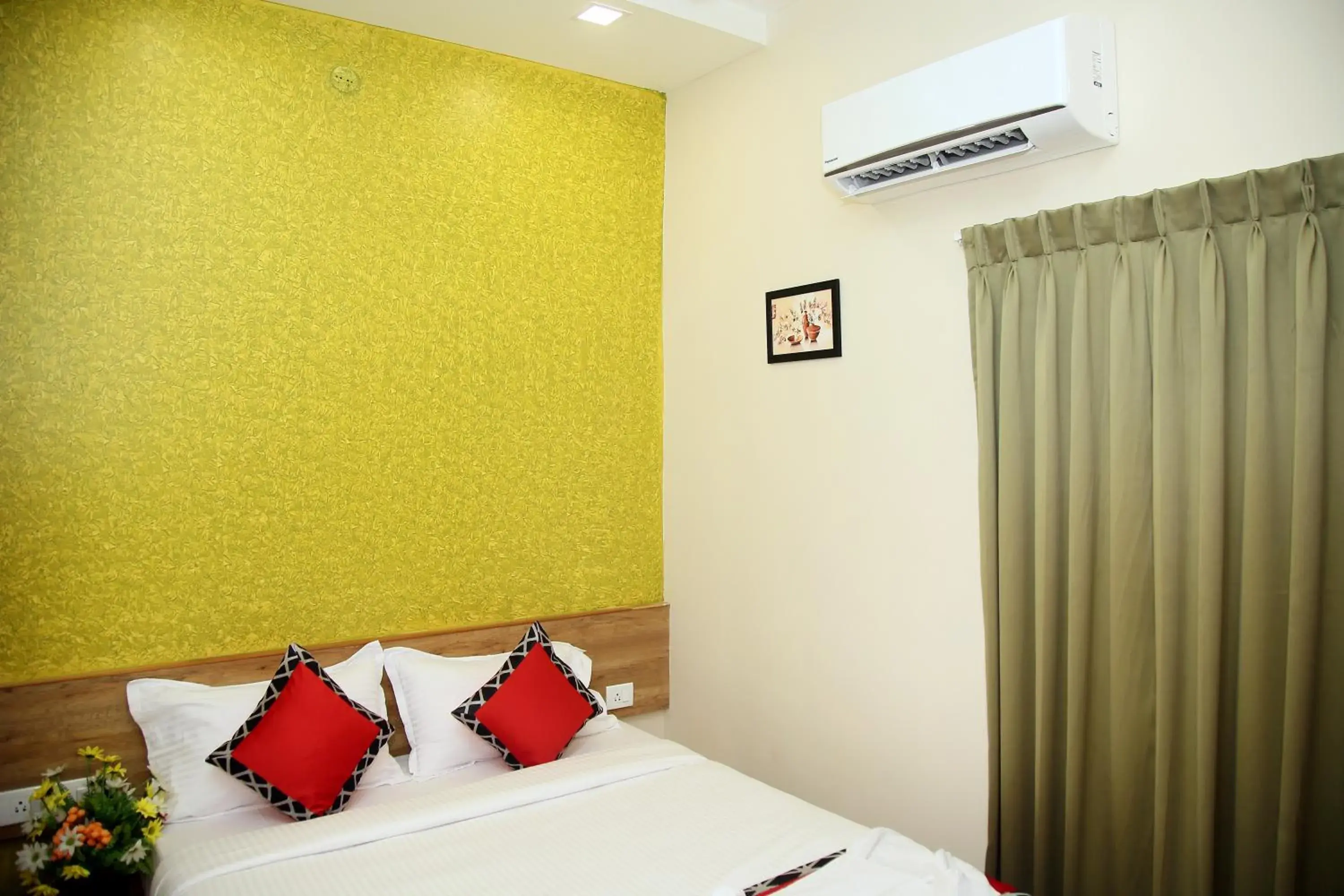 Bed in Apollo Court (Apollo hospital,Sankara natralya, US consulate Bed in Apollo Court (Apollo hospital,Sankara natralya, US consulate