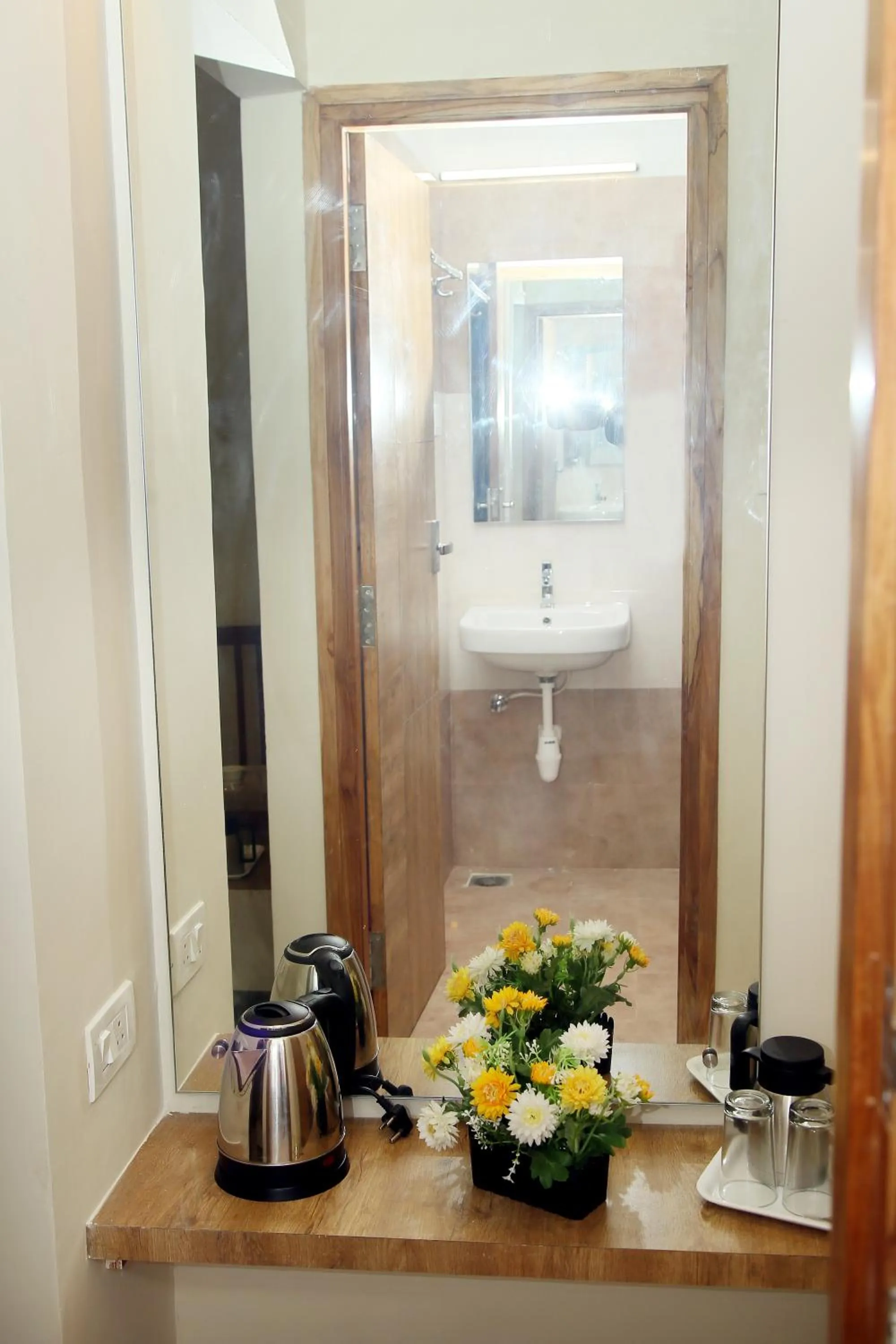 Coffee/tea facilities in Apollo Court (Apollo hospital,Sankara natralya, US consulate