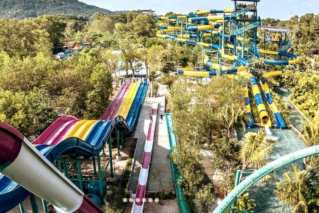 Nearby landmark in EEs Whale House - Homestay 3 min walk to beach