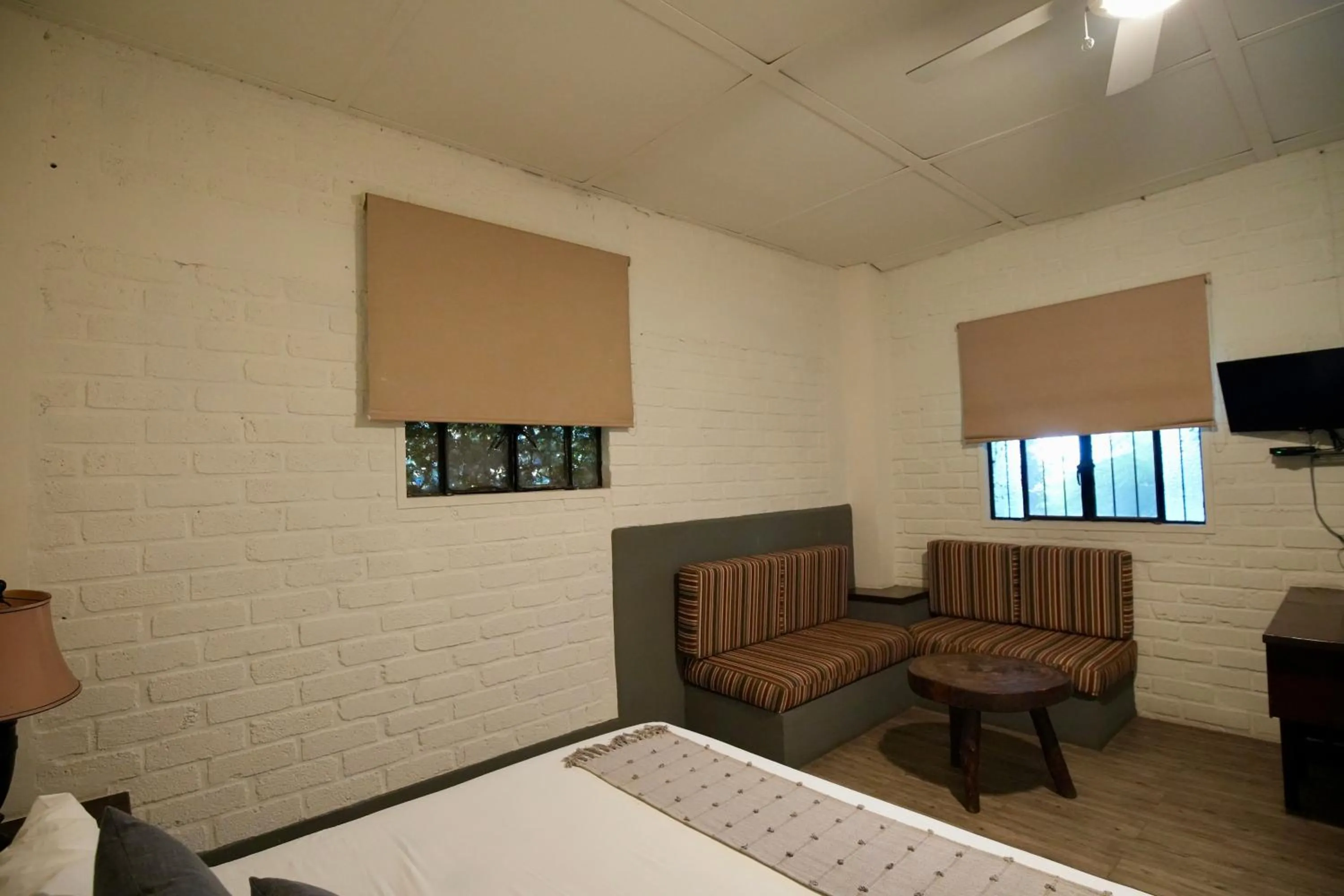 Living room, Bed in Mama Chuy Hotel & Villas Ajijic