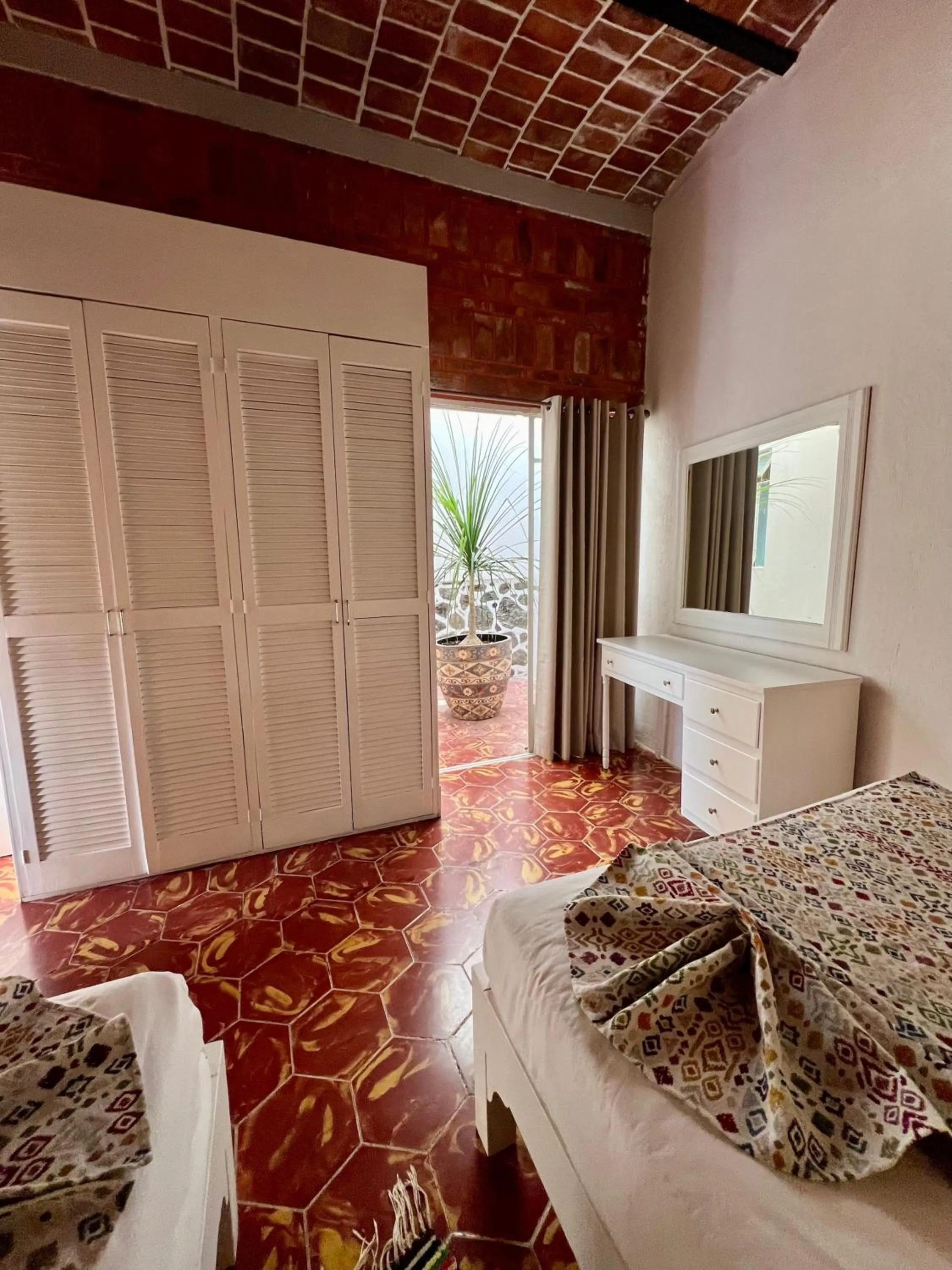 wardrobe in Mama Chuy Hotel & Villas Ajijic