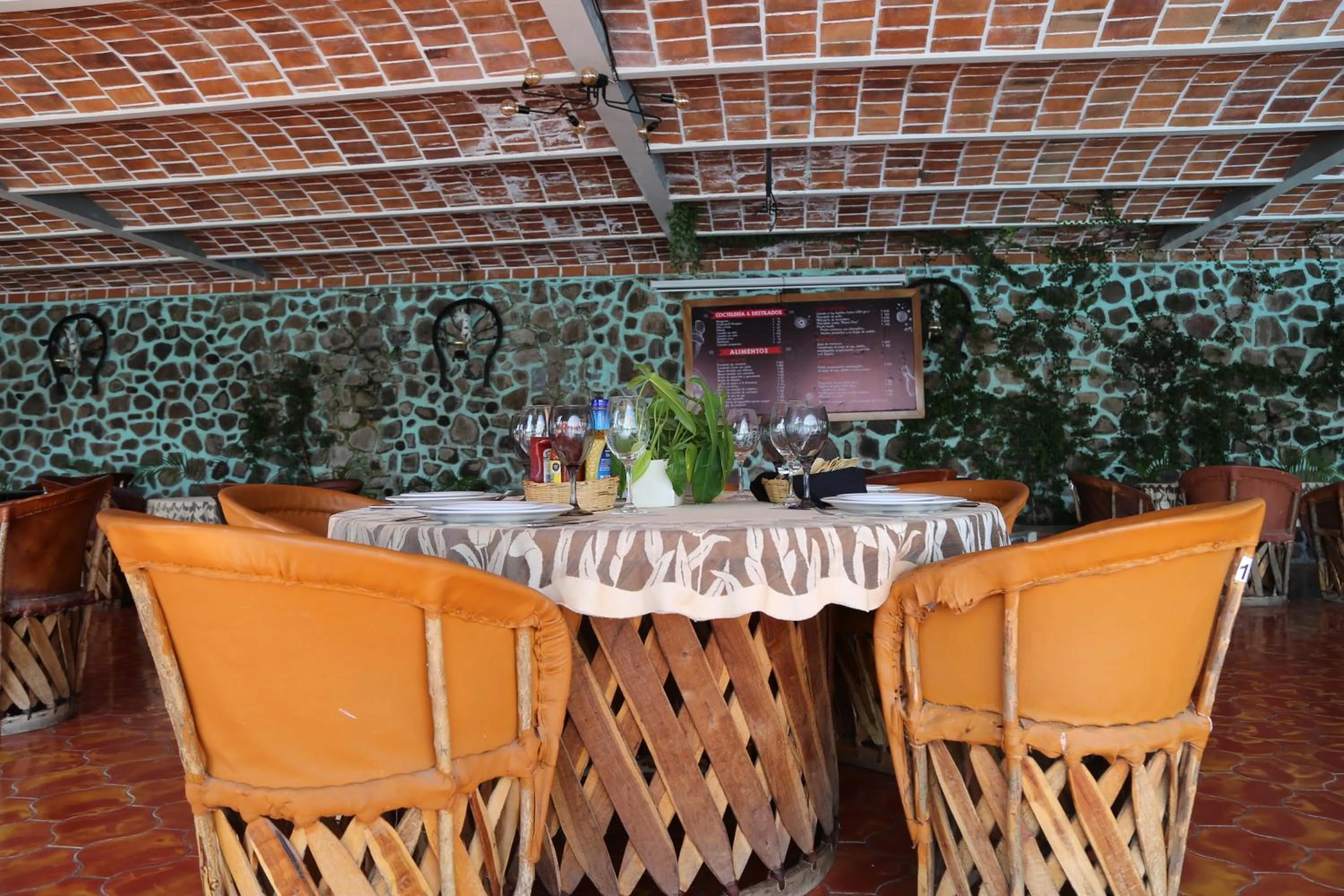 Restaurant/places to eat in Mama Chuy Hotel & Villas Ajijic