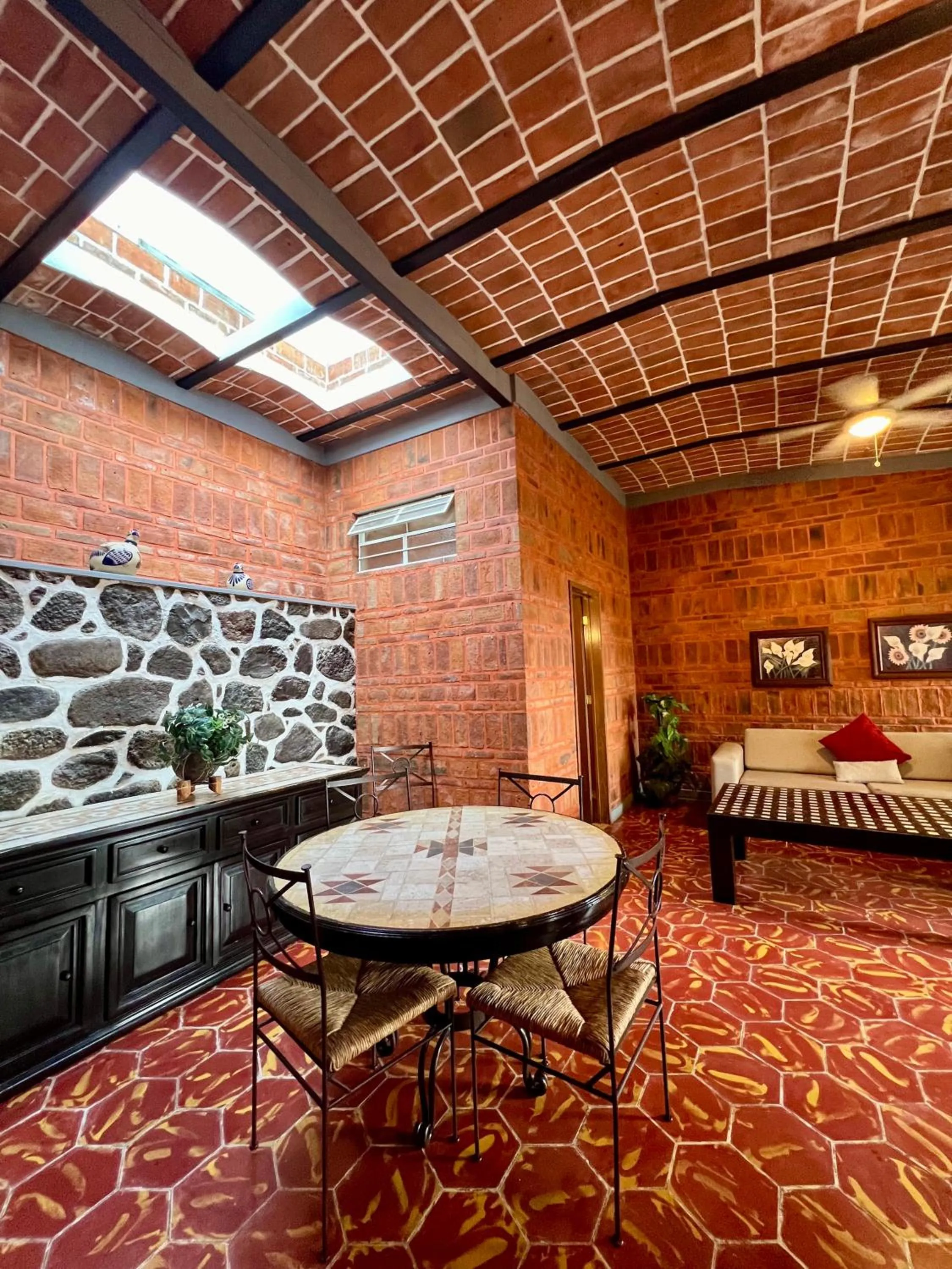 Dining area, Bed in Mama Chuy Hotel & Villas Ajijic